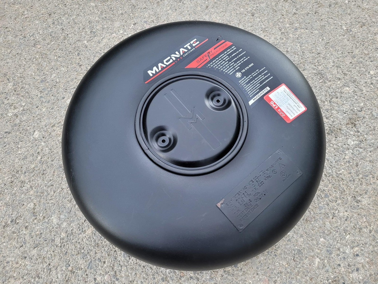 ถังแก๊สโดนัท LPG ยี่ห้อ MAGNATE พร้อมน้ำแก๊ส ต้นปี 18 ขนาด 54 ลิตร ถังแก๊สโดนัท LPG ยี่ห้อ MAGNATE พร้อมน้ำแก๊ส ต้นปี 18 ขนาด 54 ลิตร