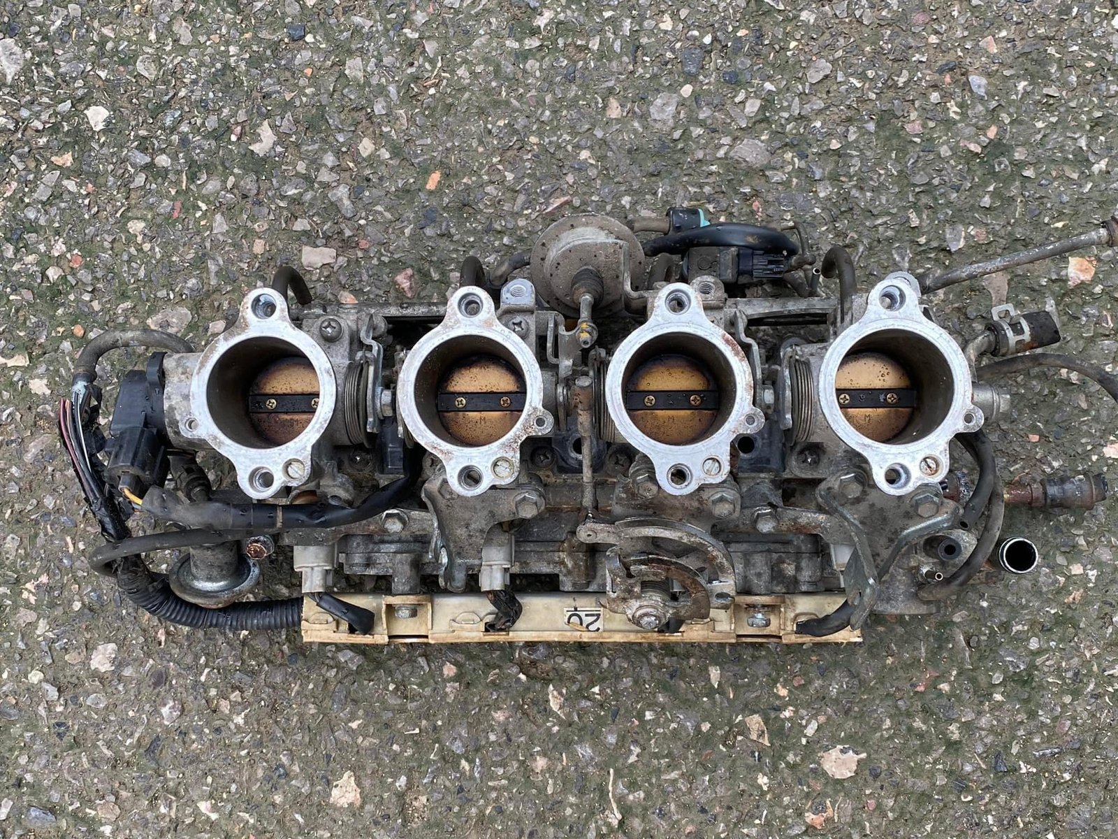 ลิ้นเร่ง 4 ลิ้น TOYOTA 4A-GE 20V ฝาขาว ลิ้นเร่ง 4 ลิ้น TOYOTA 4A-GE 20V ฝาขาว