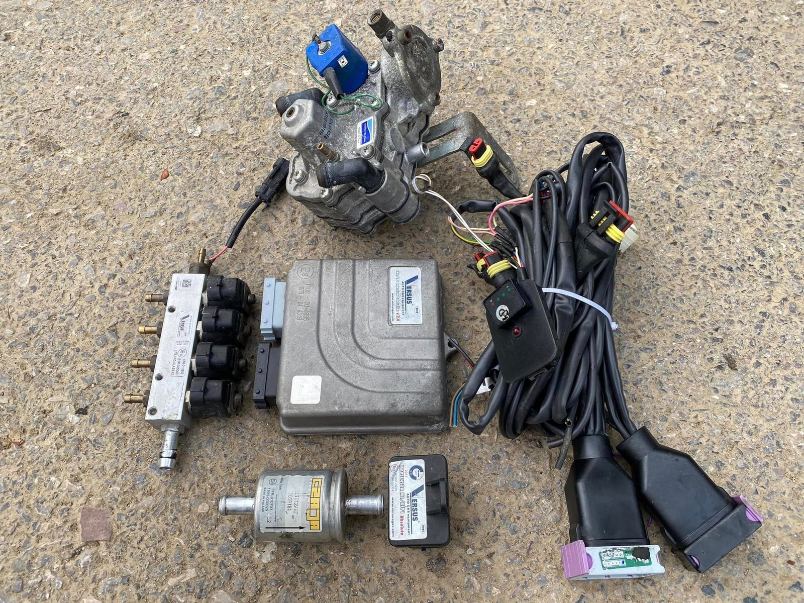 ขายชุดแก๊สหัวฉีด LPG ยี่ห้อ VERSUS แบบ 4 สูบ ขายชุดแก๊สหัวฉีด LPG ยี่ห้อ VERSUS แบบ 4 สูบ