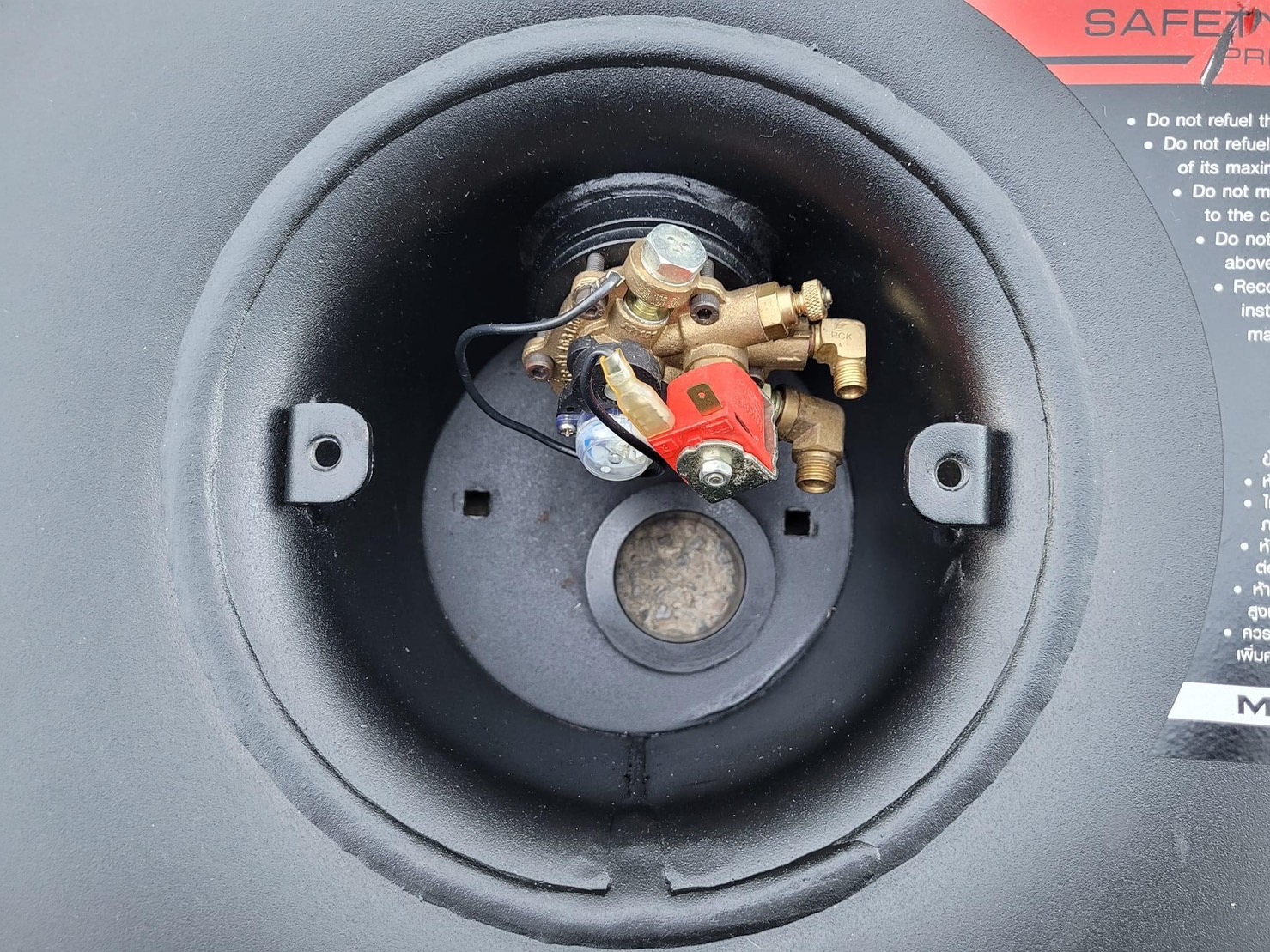 ถังแก๊สโดนัท LPG ยี่ห้อ MAGNATE พร้อมน้ำแก๊ส ต้นปี 18 ขนาด 54 ลิตร ถังแก๊สโดนัท LPG ยี่ห้อ MAGNATE พร้อมน้ำแก๊ส ต้นปี 18 ขนาด 54 ลิตร