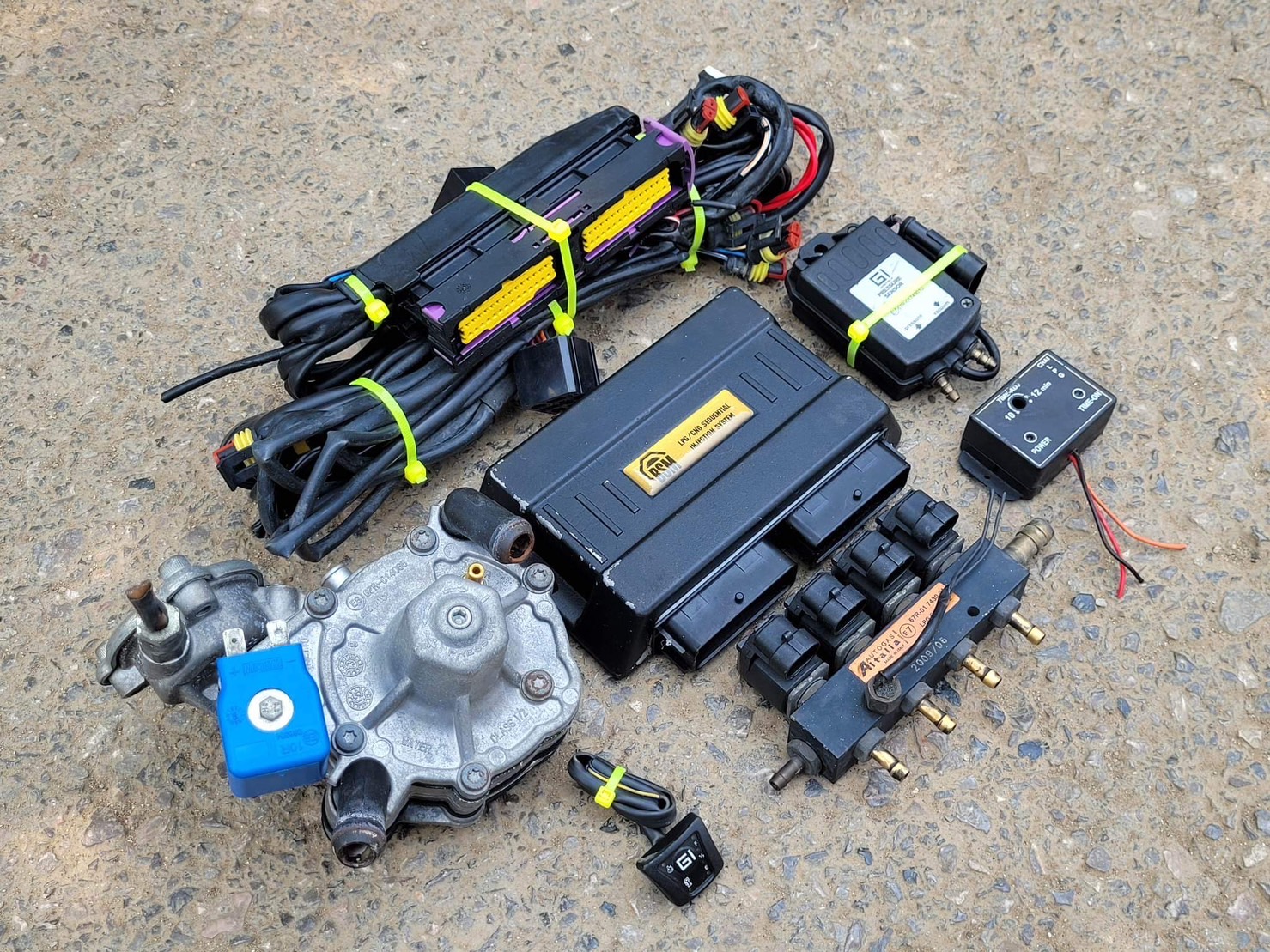 ชุดแก๊สหัวฉีด LPG ยี่ห้อ BSM แบบ 4 สูบ ชุดแก๊สหัวฉีด LPG ยี่ห้อ BSM แบบ 4 สูบ