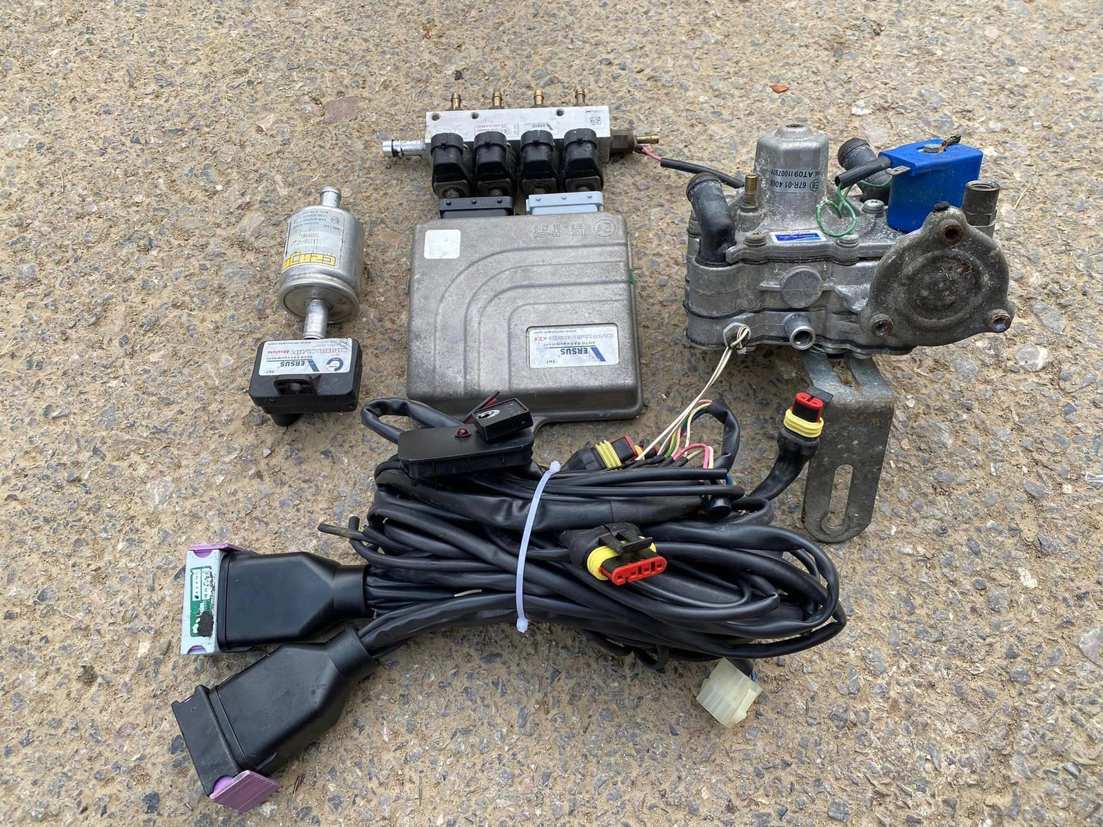 ขายชุดแก๊สหัวฉีด LPG ยี่ห้อ VERSUS แบบ 4 สูบ ขายชุดแก๊สหัวฉีด LPG ยี่ห้อ VERSUS แบบ 4 สูบ