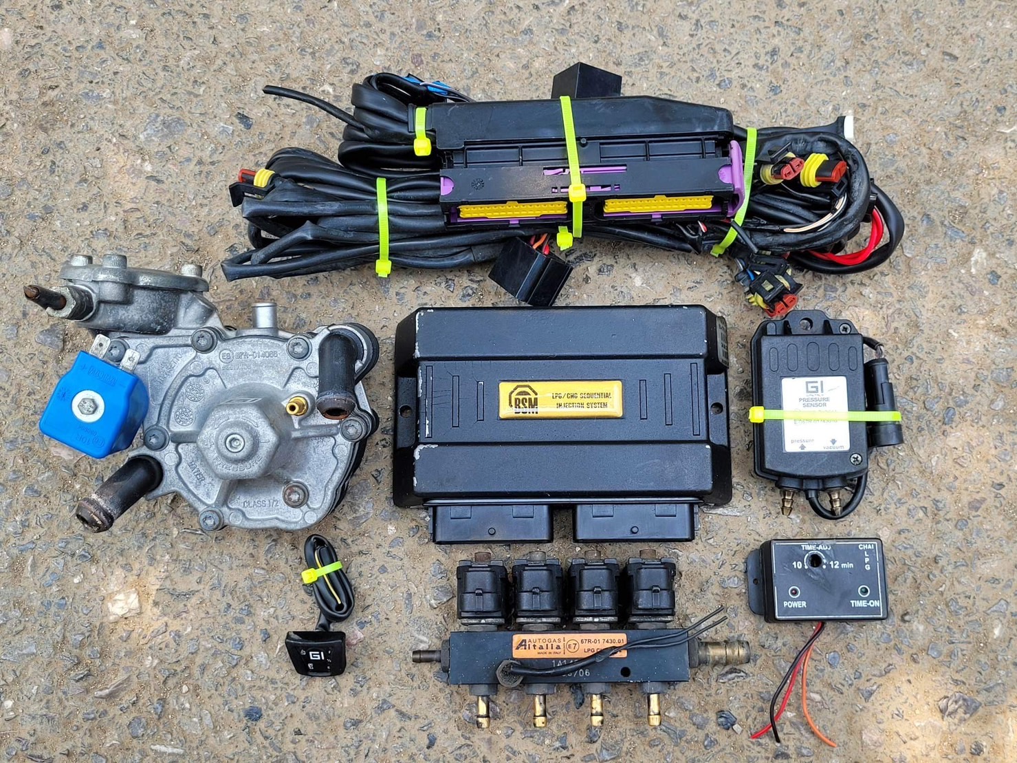 ชุดแก๊สหัวฉีด LPG ยี่ห้อ BSM แบบ 4 สูบ ชุดแก๊สหัวฉีด LPG ยี่ห้อ BSM แบบ 4 สูบ