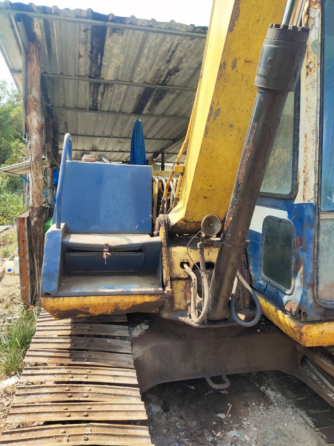 Komatsu60-5บูมยาวพร้อมโป๊ะคอนโทนน้ำมัน
