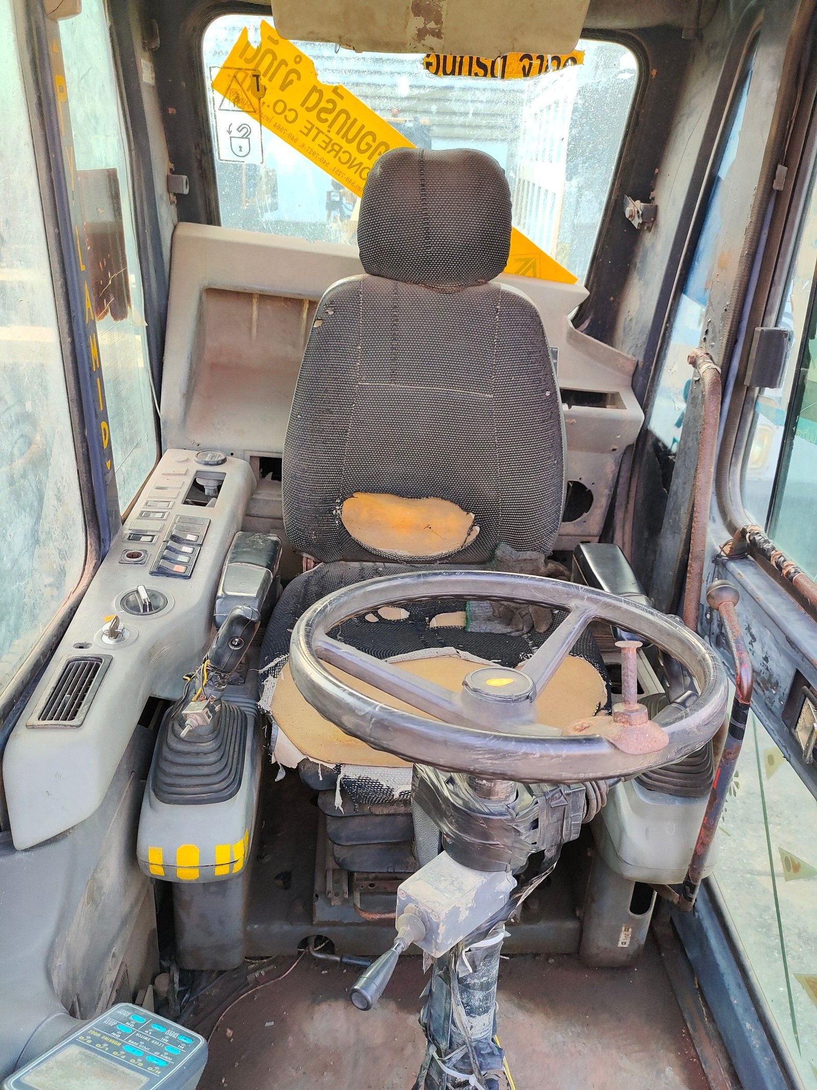 ล้อยางKomatsu PW130รถใช้งานปกติ