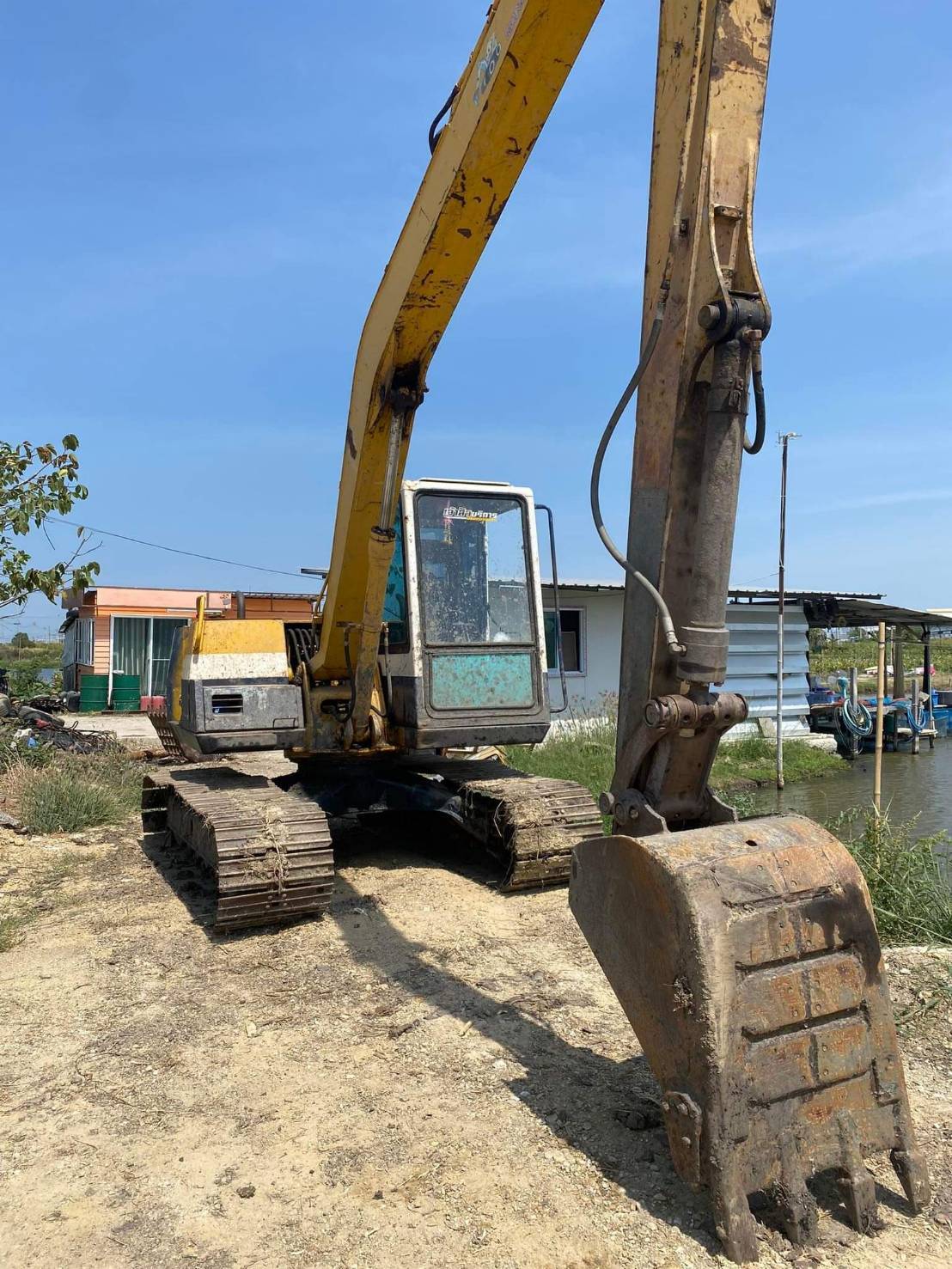 Komatsu60-5บูมยาวพร้อมโป๊ะคอนโทนน้ำมัน