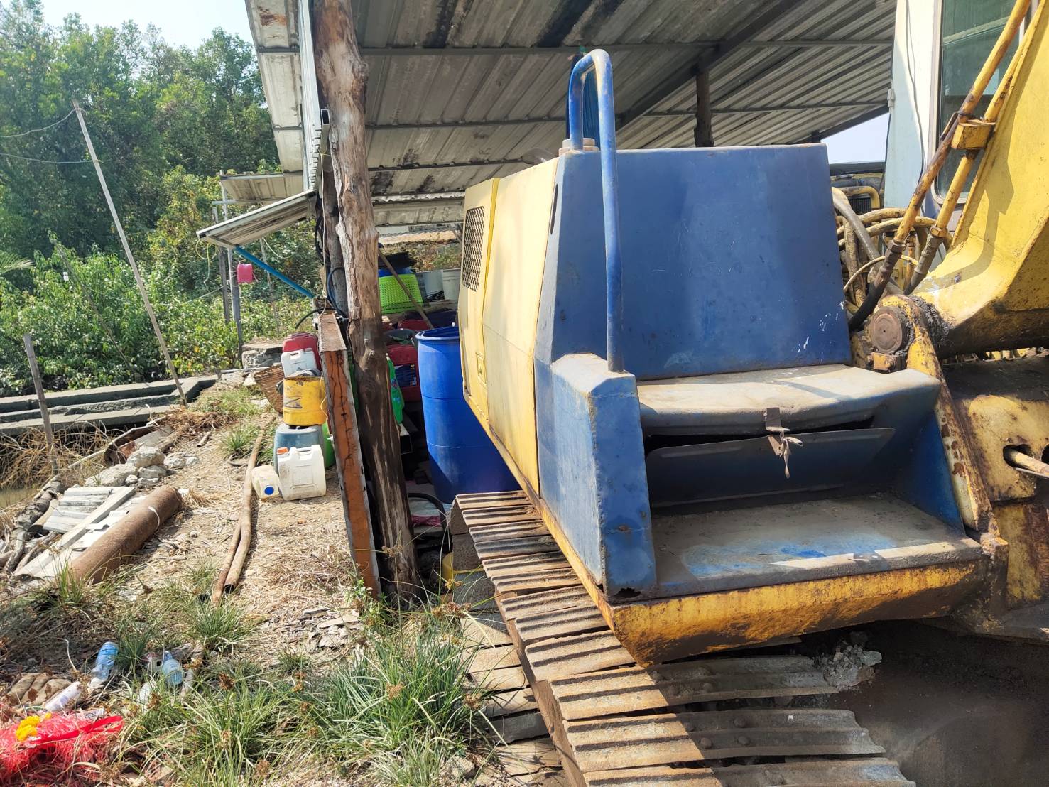 Komatsu60-5บูมยาวพร้อมโป๊ะคอนโทนน้ำมัน