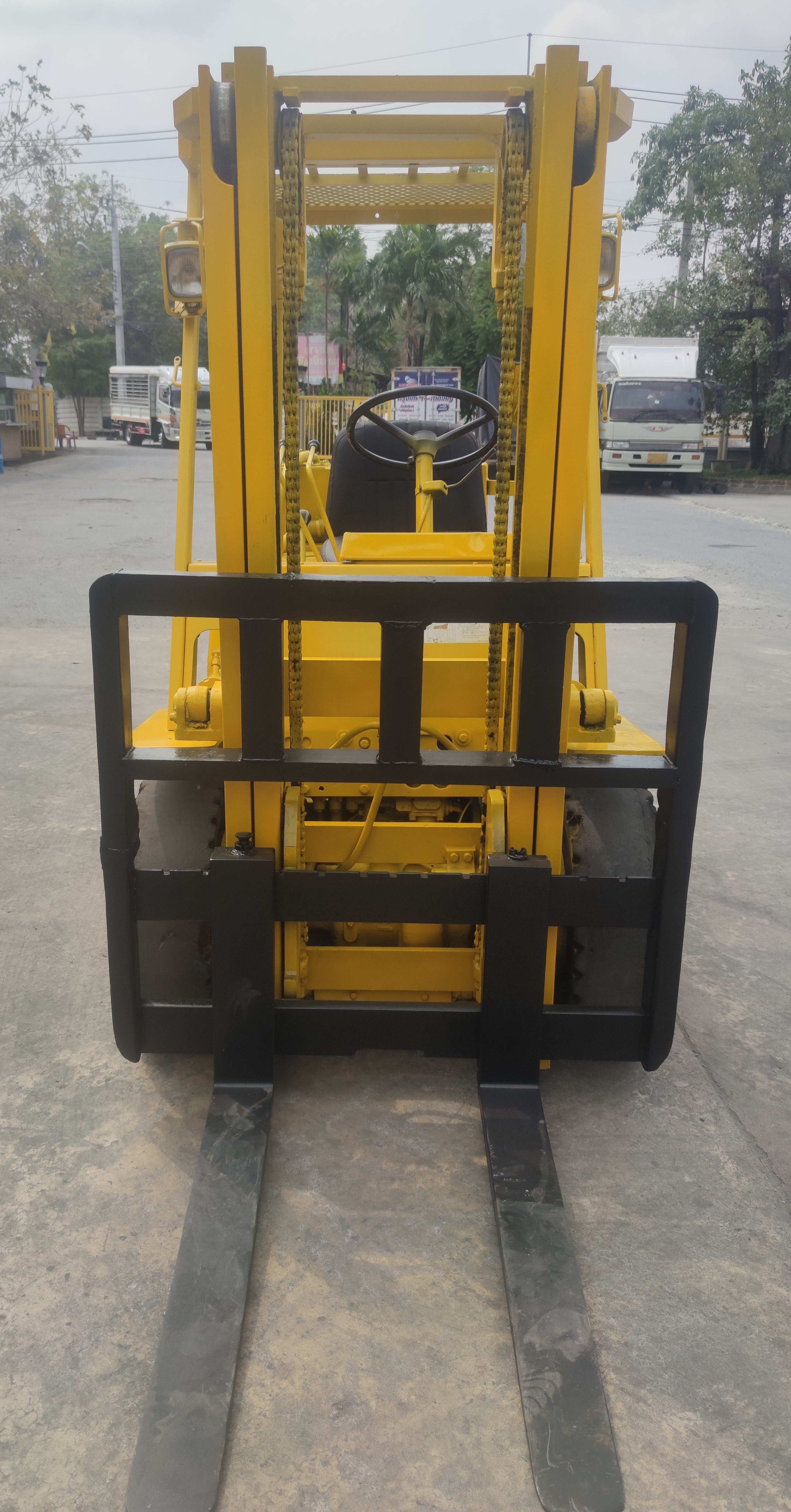 KOMATSU โฟล์คลิฟท์ เครื่องยนต์ดีเซล เกียร์ธรรมดา สภาพดี ยกได้2.5ตัน เสาสูง 3.5เมตร มาตรฐาน ขายตามสภาพ KOMATSU โฟล์คลิฟท์ เครื่องยนต์ดีเซล เกียร์ธรรมดา สภาพดี ยกได้2.5ตัน เสาสูง 3.5เมตร มาตรฐาน ขายตามสภาพ