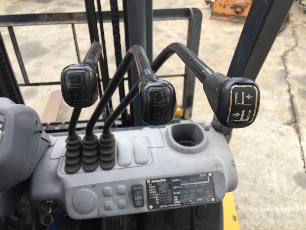 ขายรถโฟล์คลิฟท์ KOMATSU รุ่น FG25T-16 รุ่นใหม่ โฉมปัจจุบัน เครื่องเดิมเบนซิน เดินนิ่ม ระบบนุ่มนวล ทำ