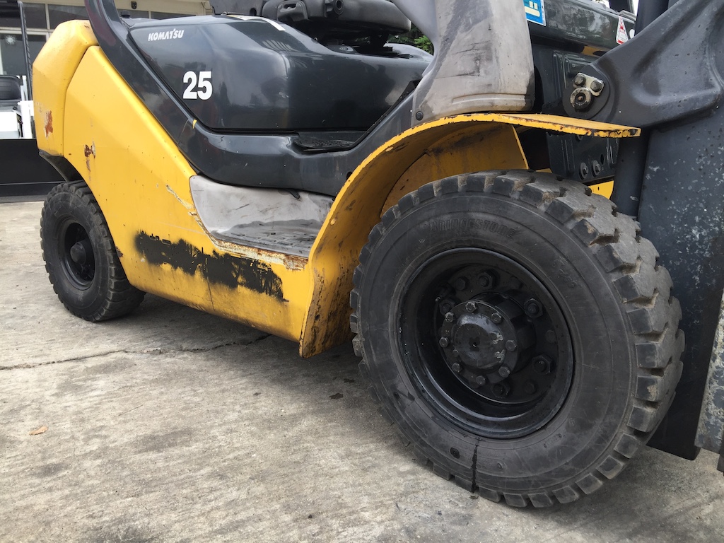 ขายรถโฟล์คลิฟท์ KOMATSU รุ่น FG25T-16 รุ่นใหม่ โฉมปัจจุบัน เครื่องเดิมเบนซิน เดินนิ่ม ระบบนุ่มนวล ทำ