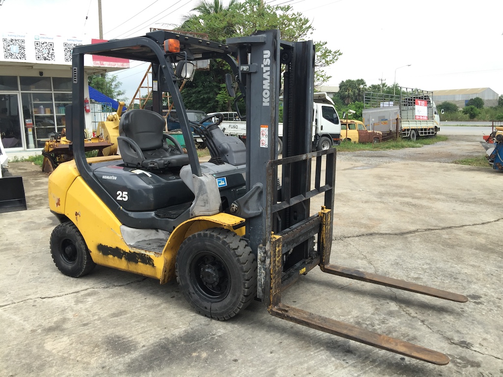 ขายรถโฟล์คลิฟท์ KOMATSU รุ่น FG25T-16 รุ่นใหม่ โฉมปัจจุบัน เครื่องเดิมเบนซิน เดินนิ่ม ระบบนุ่มนวล ทำ