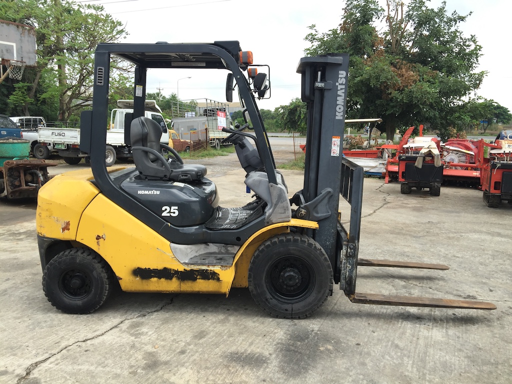 ขายรถโฟล์คลิฟท์ KOMATSU รุ่น FG25T-16 รุ่นใหม่ โฉมปัจจุบัน เครื่องเดิมเบนซิน เดินนิ่ม ระบบนุ่มนวล ทำ