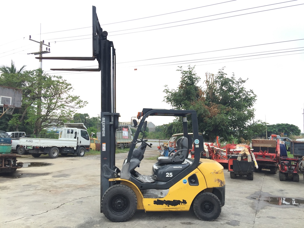 ขายรถโฟล์คลิฟท์ KOMATSU รุ่น FG25T-16 รุ่นใหม่ โฉมปัจจุบัน เครื่องเดิมเบนซิน เดินนิ่ม ระบบนุ่มนวล ทำ