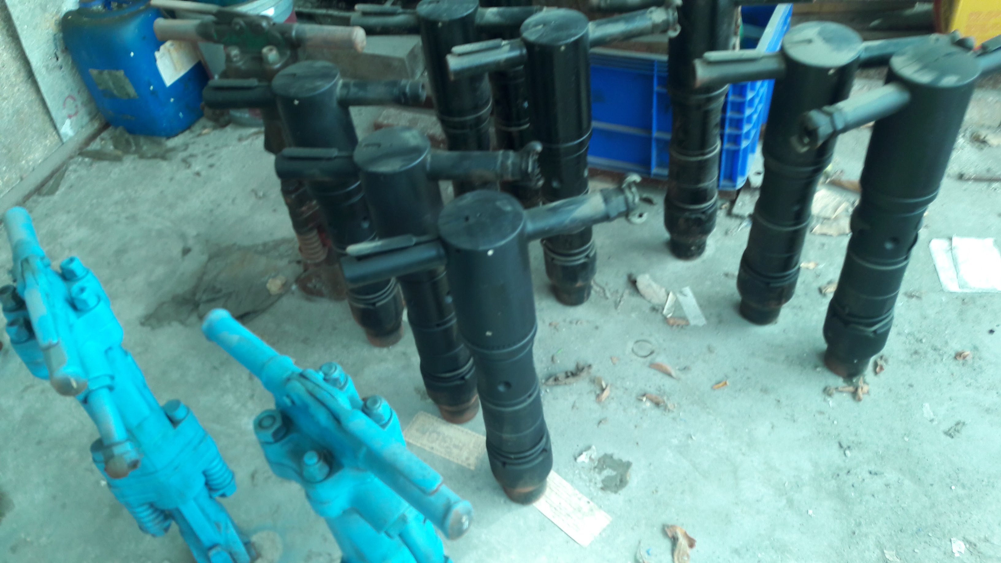 ขายหัวสกัดคอนกรีต TOKU TCB-300 หัวสกัดคอนกรีตที่ใช้กับเครื่องปั๊มลม ขนาด 30 กิโล หัวละ8000 บาท 084-5424150