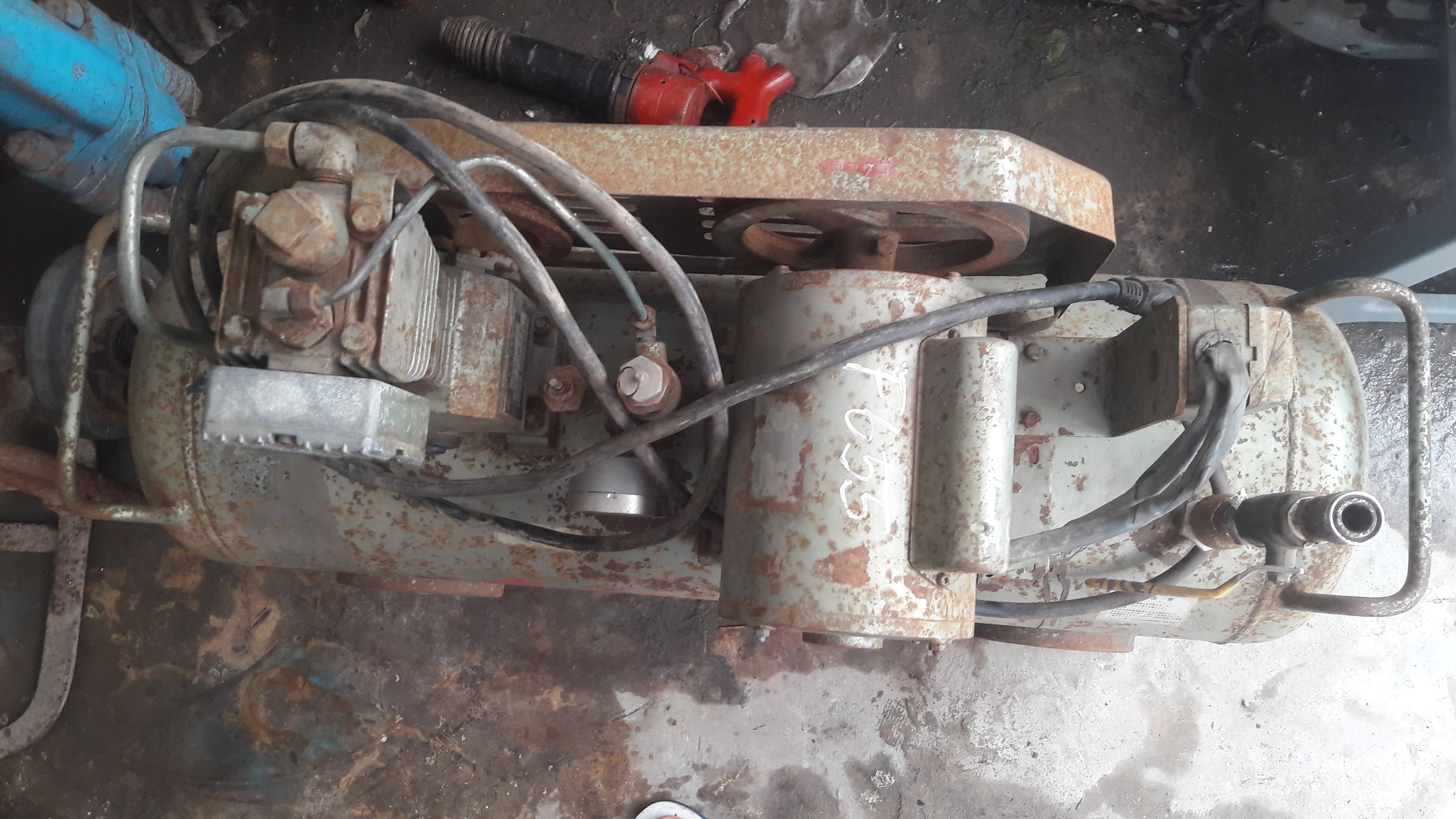 ปั้มลม HITACHI รุ่น 1.5P-9.5T60Hz in Tosu, JAPAN ไฟญี่ปุ่น เก่านอก โทร. 084-542-4150 ปั้มลม HITACHI รุ่น 1.5P-9.5T60Hz in Tosu, JAPAN ไฟญี่ปุ่น เก่านอก โทร. 084-542-4150