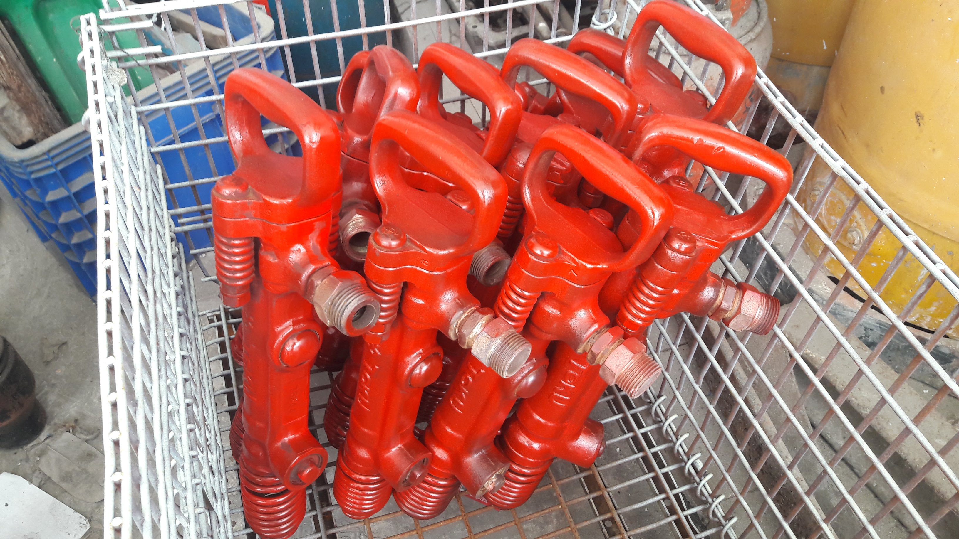 ขายสกัดคอนกรีตและย้ำรีเวทลม TOKU รุ่น AA-1.3B ใช้กับเครื่องปั๊มลมFrom Japan หัวละ 4500 บาท 084-5424150