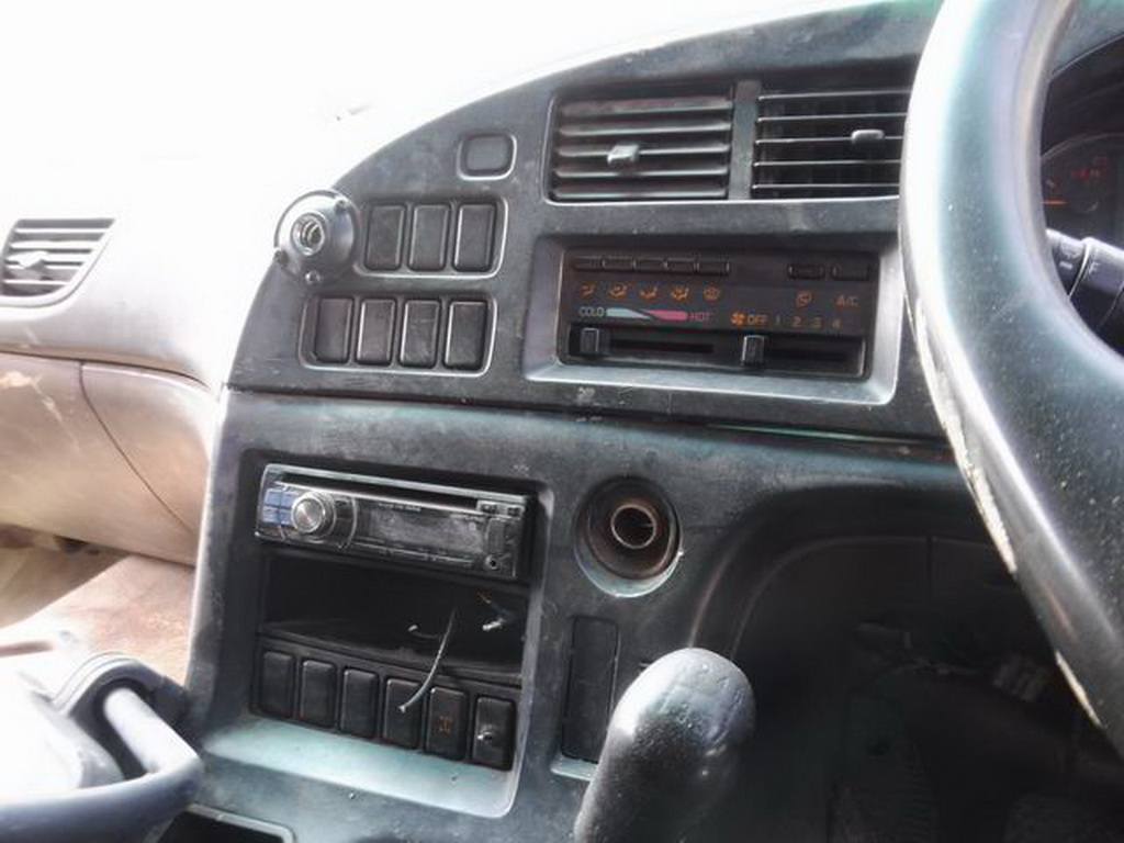หัวเก๋ง ISUZU GIGA 3 ใบปัด เกียร์ธรรมดา กระจกไฟฟ้า เก่านอก ขาย 89000 084-5424150