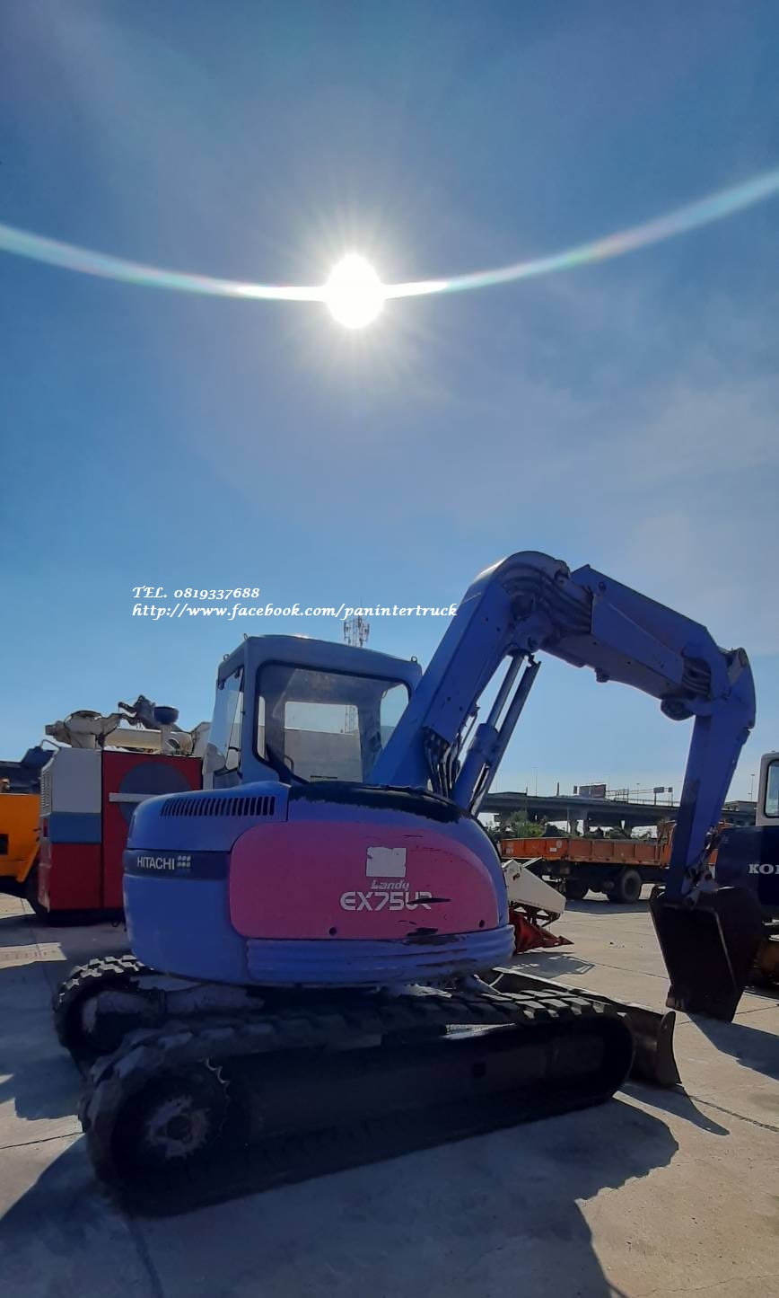 ราคานี้มีอยู่จริง เพียง 399,999 บาท FROMJAPAN HITACHI EX75UR
ขนาด 7 ตัน  มีตู้ มีเก๋ง มีประตู