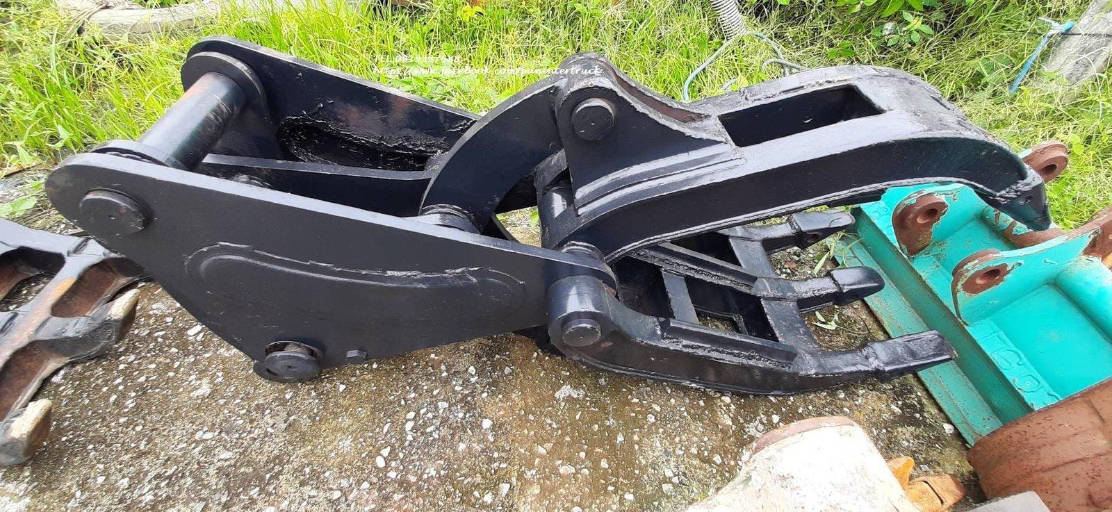ราคาเพียง 39,900 บาท ตัวคีบปากหนีบไม้ แบบธรรมดา /แบบกรรไกร
GRAPPLE FOR EXCAVATOR 
อุปกรณ์รองรับ สำหรับรถขุดไซค์ 100,120,135