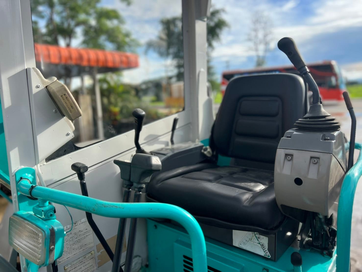 ราคาปังๆรถขุดเล็ก โกเบ เก่าบ้าน ราคาเพียง 255,000 บาท
KOBELCO SK30UR ขนาด 3 ตัน ราคาปังๆรถขุดเล็ก โกเบ เก่าบ้าน ราคาเพียง 255,000 บาท
KOBELCO SK30UR ขนาด 3 ตัน