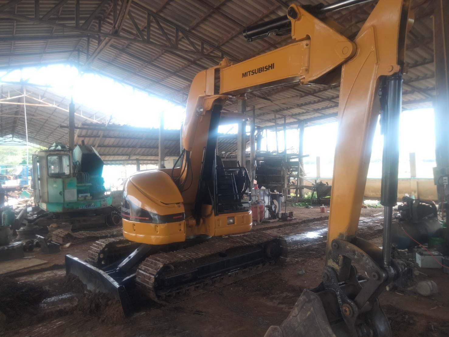 ขายถูกด่วนๆ มีเล่มทะเบียน รถขุดมิตซู MITSUBISHI MM57 
เทียบเท่าแคท CAT305 ขนาด 5ตัน ราคาเพียง 388,000 บาท