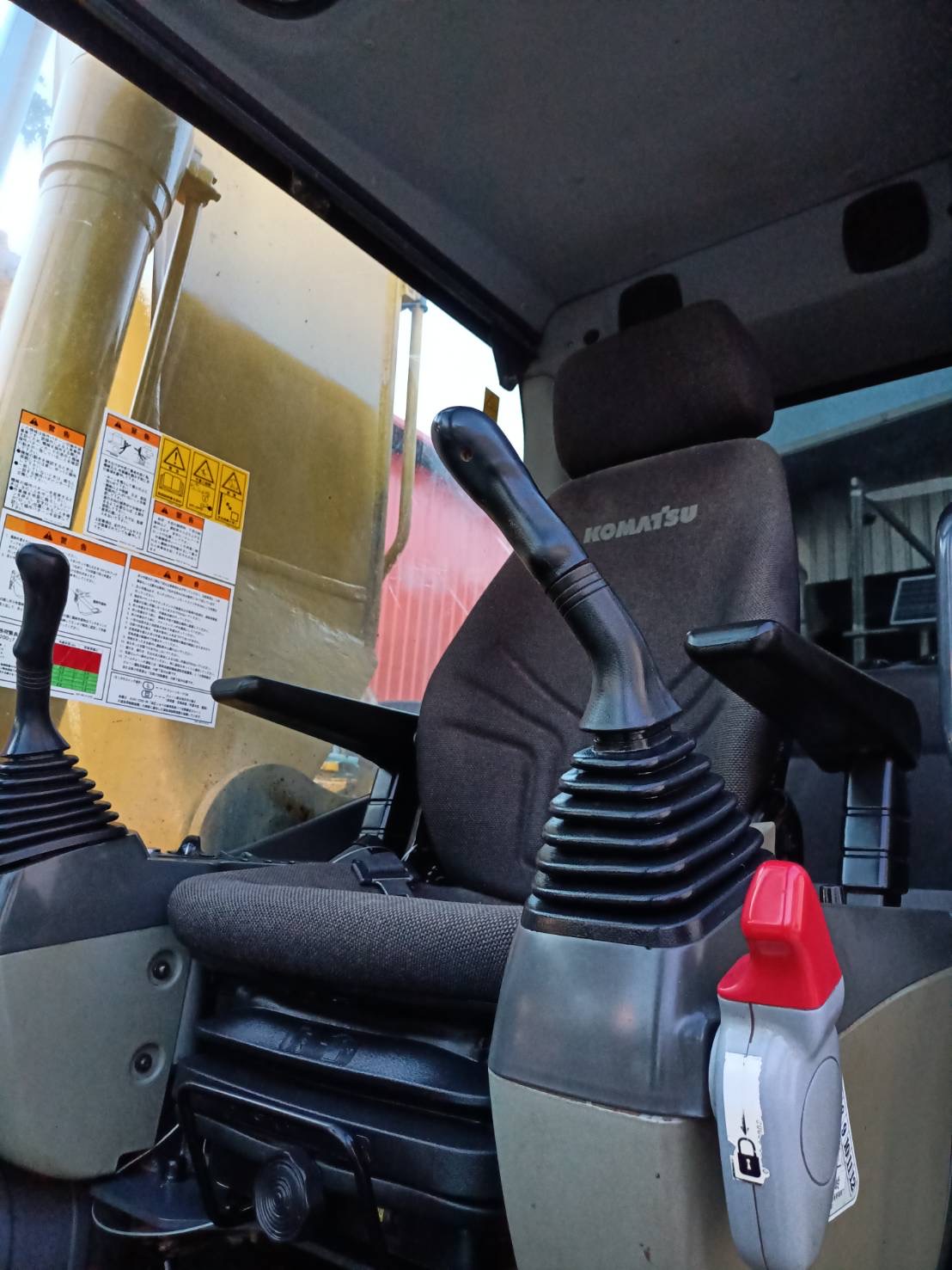ขายรถขุดKOMATSU PC220-8M0 ขายรถขุดKOMATSU PC220-8M0