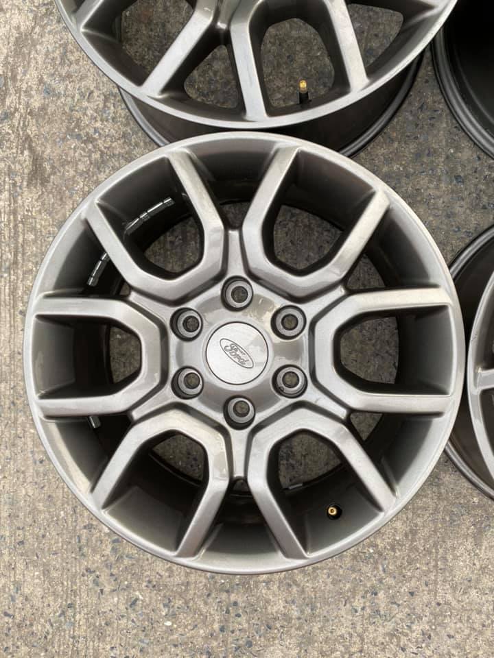 ล้อ FORD RANGER FX4 ขอบ18 6รู139.7 สภาพใหม่ ไร้รอย พร้อมน็อตแท้ครบชุด ชุดละ 8,500 บาท ล้อ FORD RANGER FX4 ขอบ18 6รู139.7 สภาพใหม่ ไร้รอย พร้อมน็อตแท้ครบชุด ชุดละ 8,500 บาท