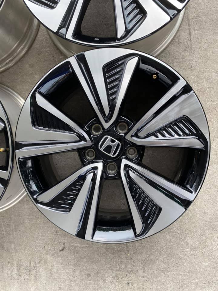 แม็ก HONDA Civic ขอบ17 5รู114 ถอดป้ายแดง ไร้ริ้วรอยใหม่กริ๊ป สีเดิมโรงงาน แม็ก HONDA Civic ขอบ17 5รู114 ถอดป้ายแดง ไร้ริ้วรอยใหม่กริ๊ป สีเดิมโรงงาน
