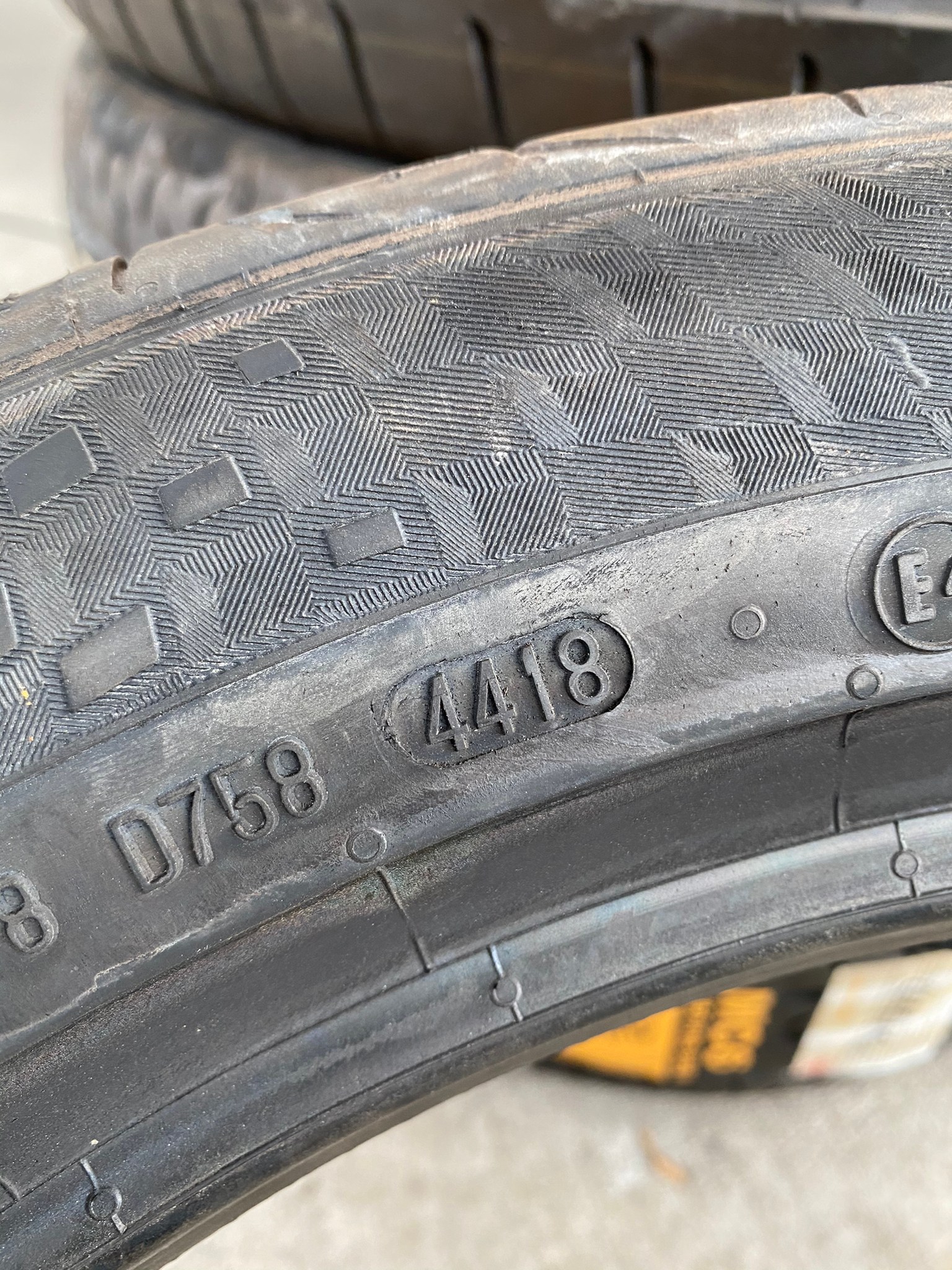 ยางใหม่ CONTINENTAL MaxContact MC6 225/50-18 ปี18 ยางใหม่ CONTINENTAL MaxContact MC6 225/50-18 ปี18