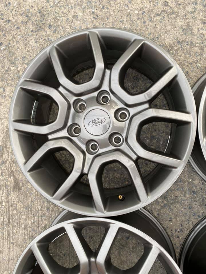 ล้อ FORD RANGER FX4 ขอบ18 6รู139.7 สภาพใหม่ ไร้รอย พร้อมน็อตแท้ครบชุด ชุดละ 8,500 บาท ล้อ FORD RANGER FX4 ขอบ18 6รู139.7 สภาพใหม่ ไร้รอย พร้อมน็อตแท้ครบชุด ชุดละ 8,500 บาท