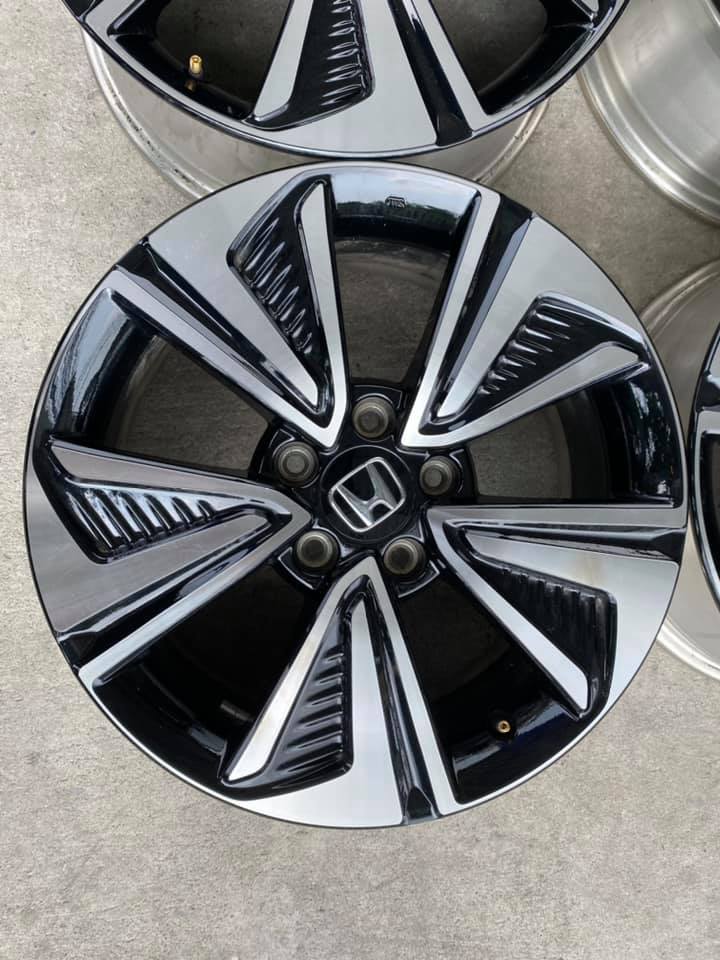 แม็ก HONDA Civic ขอบ17 5รู114 ถอดป้ายแดง ไร้ริ้วรอยใหม่กริ๊ป สีเดิมโรงงาน แม็ก HONDA Civic ขอบ17 5รู114 ถอดป้ายแดง ไร้ริ้วรอยใหม่กริ๊ป สีเดิมโรงงาน