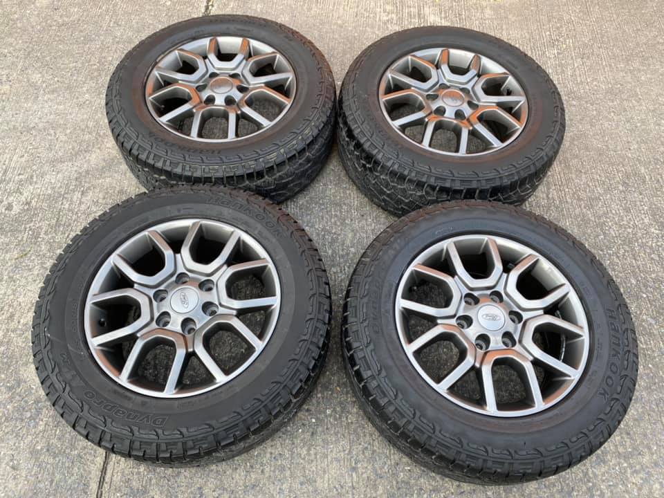 ล้อ FORD Ranger FX4 ขอบ18 6รู139.7 สีเดิม สภาพใหม่ ไร้รอย พร้อมยาง HANKOOK Dynapro AT-M 265/60-18 ปี