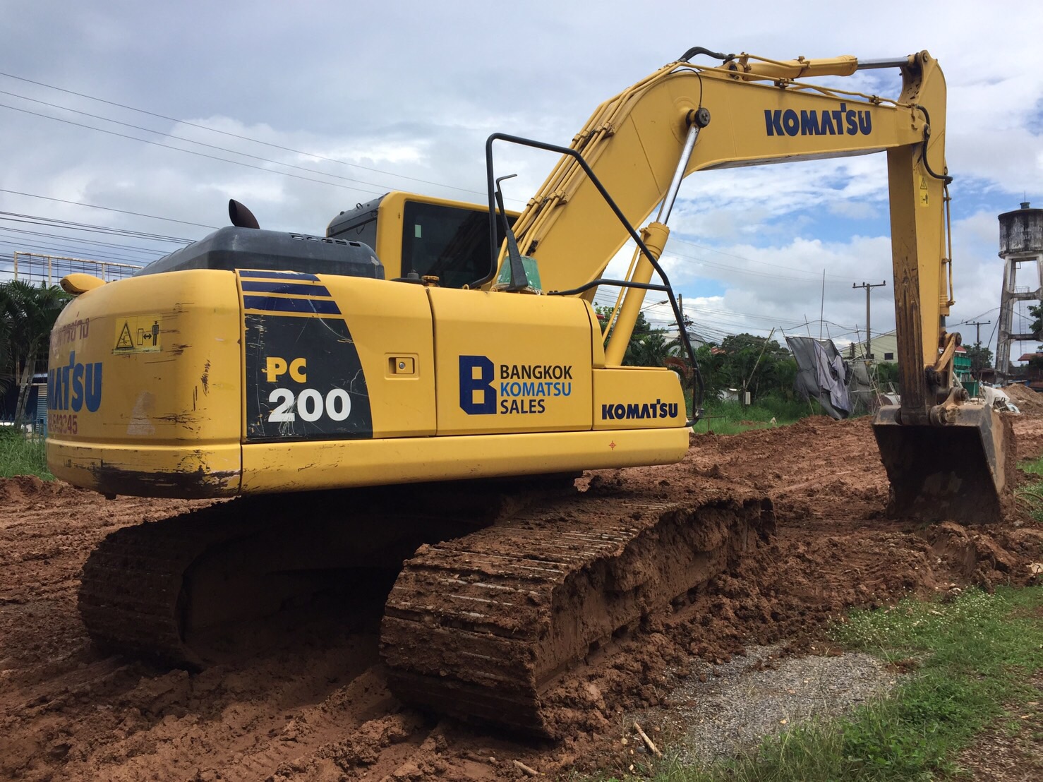 ขายด่วน KOMATSU PC 200-8MO สภาพดีมาก ติดต่อด่วน 0910617179