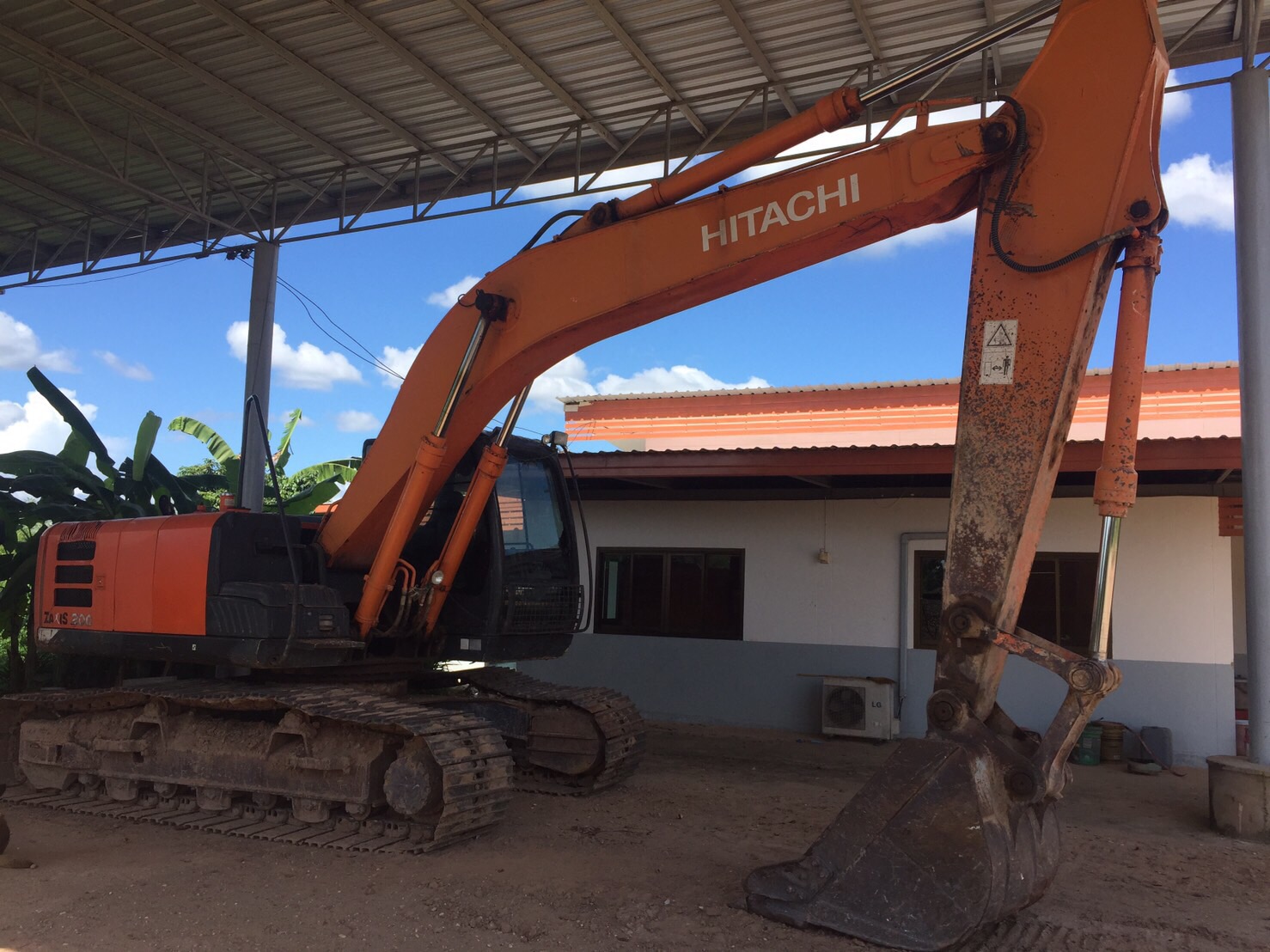 ขายด่วน แบคโฮ HITACHI ZX200-5G สภาพดีมาก เอกสารพร้อม ติดต่อด่วน 0910617179 ขายด่วน แบคโฮ HITACHI ZX200-5G สภาพดีมาก เอกสารพร้อม ติดต่อด่วน 0910617179