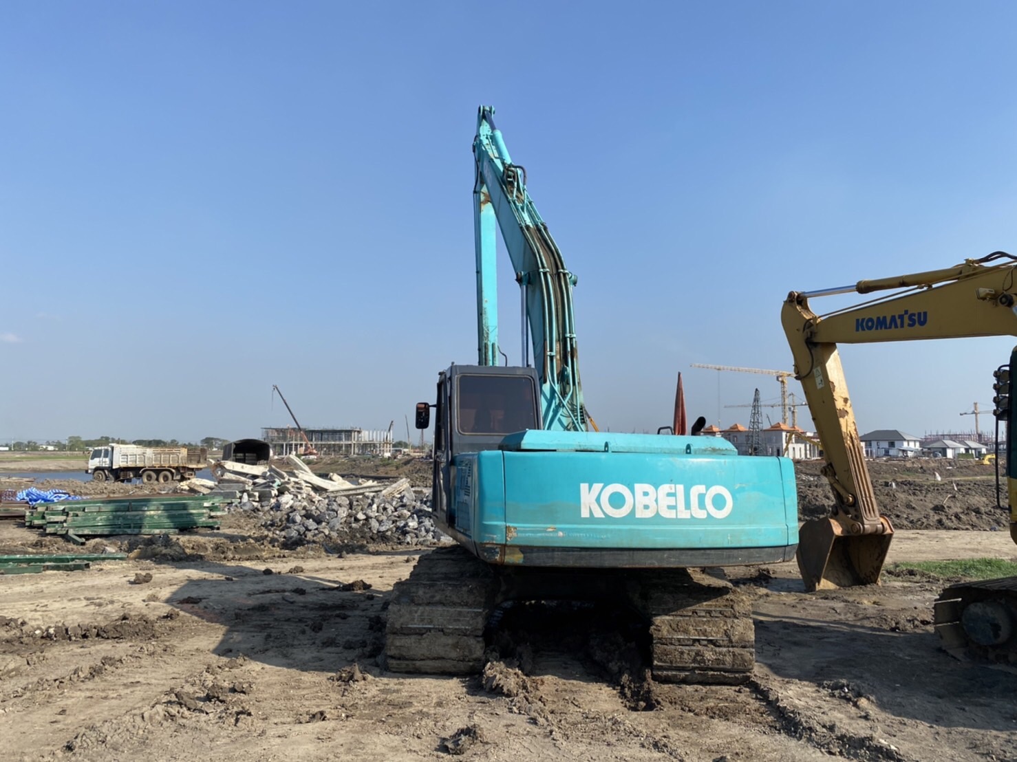 ขายด่วน รถแบคโฮ KOBELCO SK200 สภาพดี เอกสารพร้อม ติดต่อด่วน 0910617179