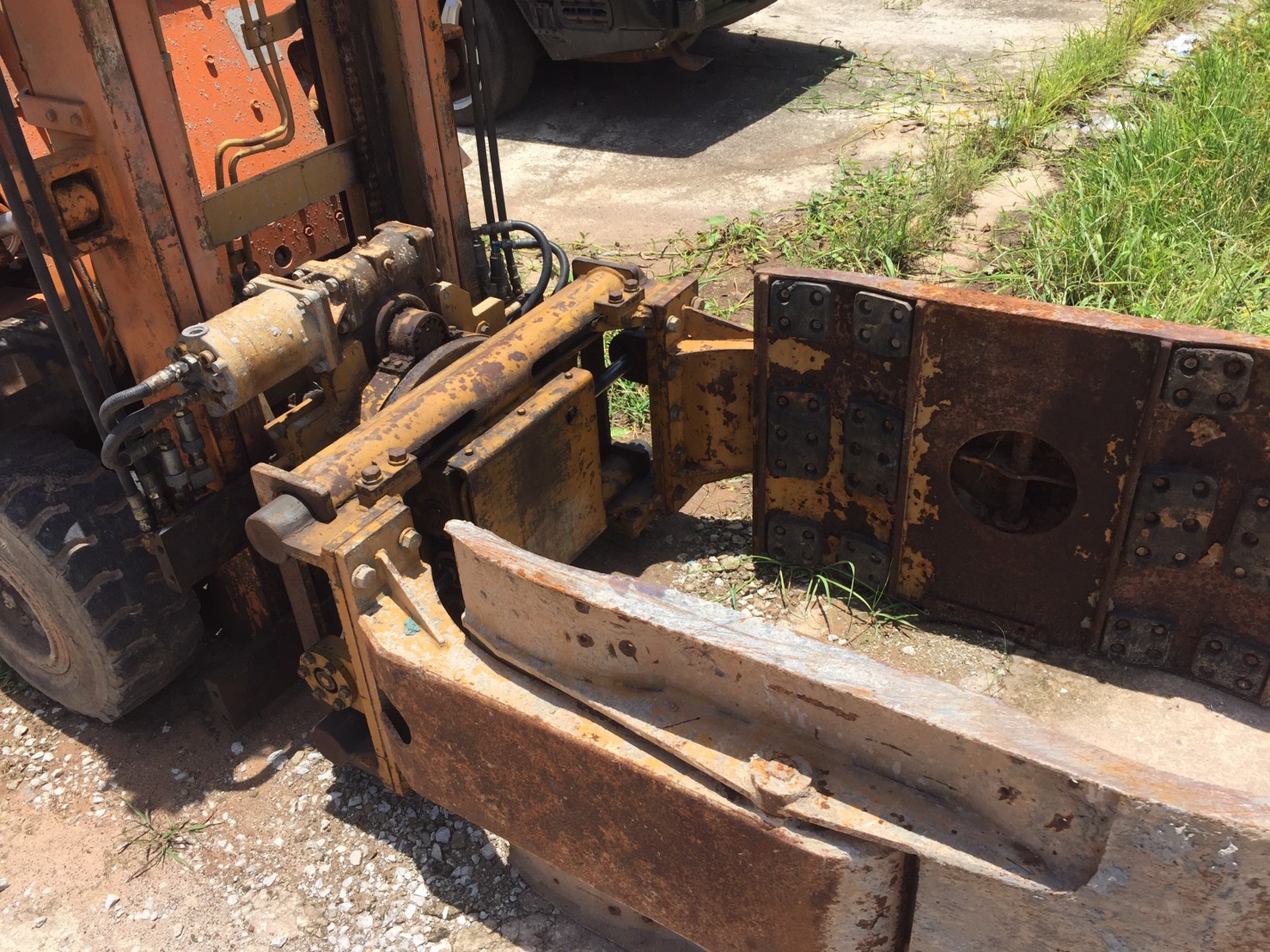 ขายด่วน รถหนีบวัสดุ ทั่วไป สภาพดี ใช้งานปกติ ติดต่อด่วน 0910617179