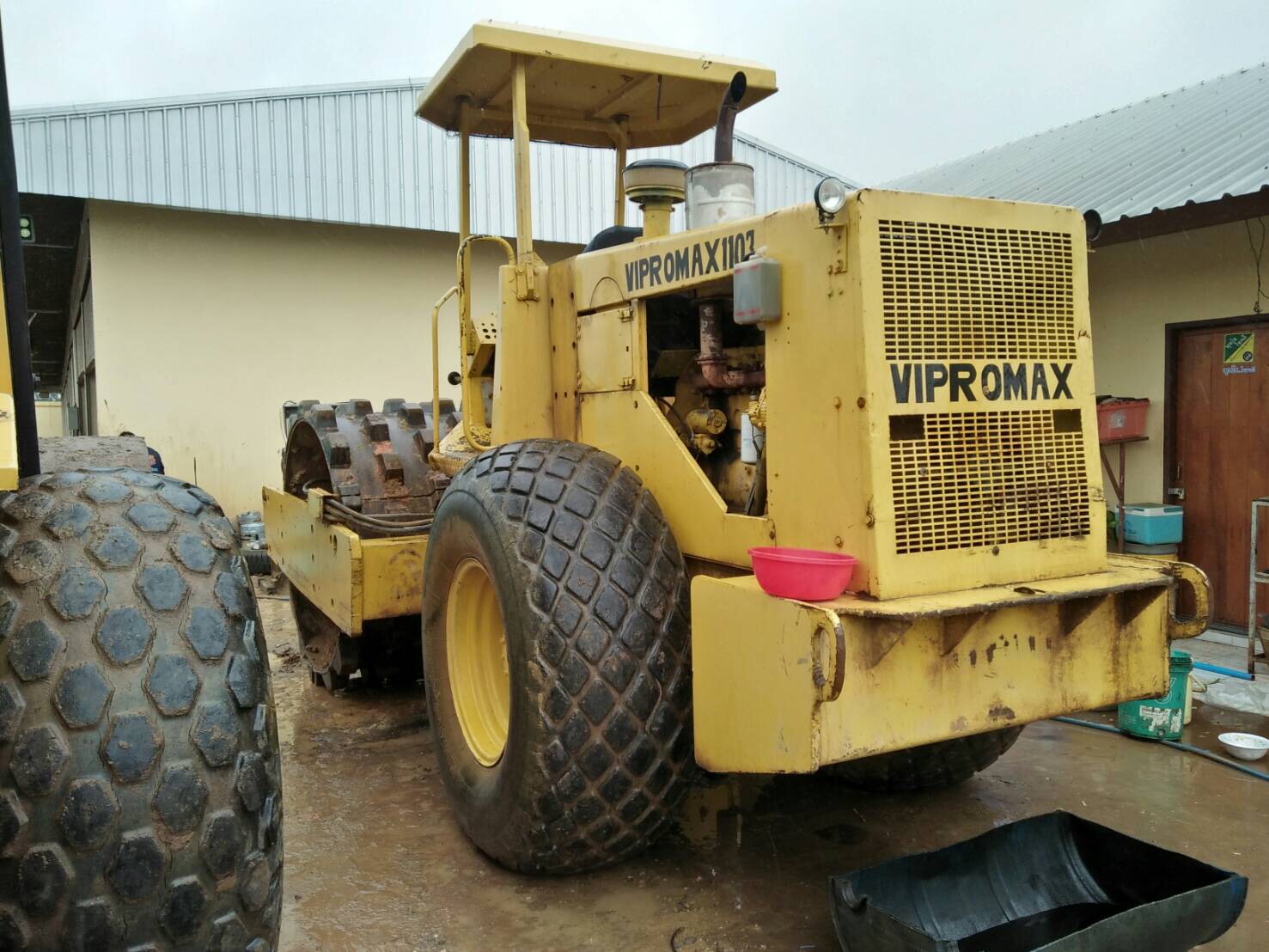 ขายด่วน รถบด 10 ตัน 2 เพลา สภาพดี เล่มพร้อม ติดต่อด่วน 0910617179 ขายด่วน รถบด 10 ตัน 2 เพลา สภาพดี เล่มพร้อม ติดต่อด่วน 0910617179