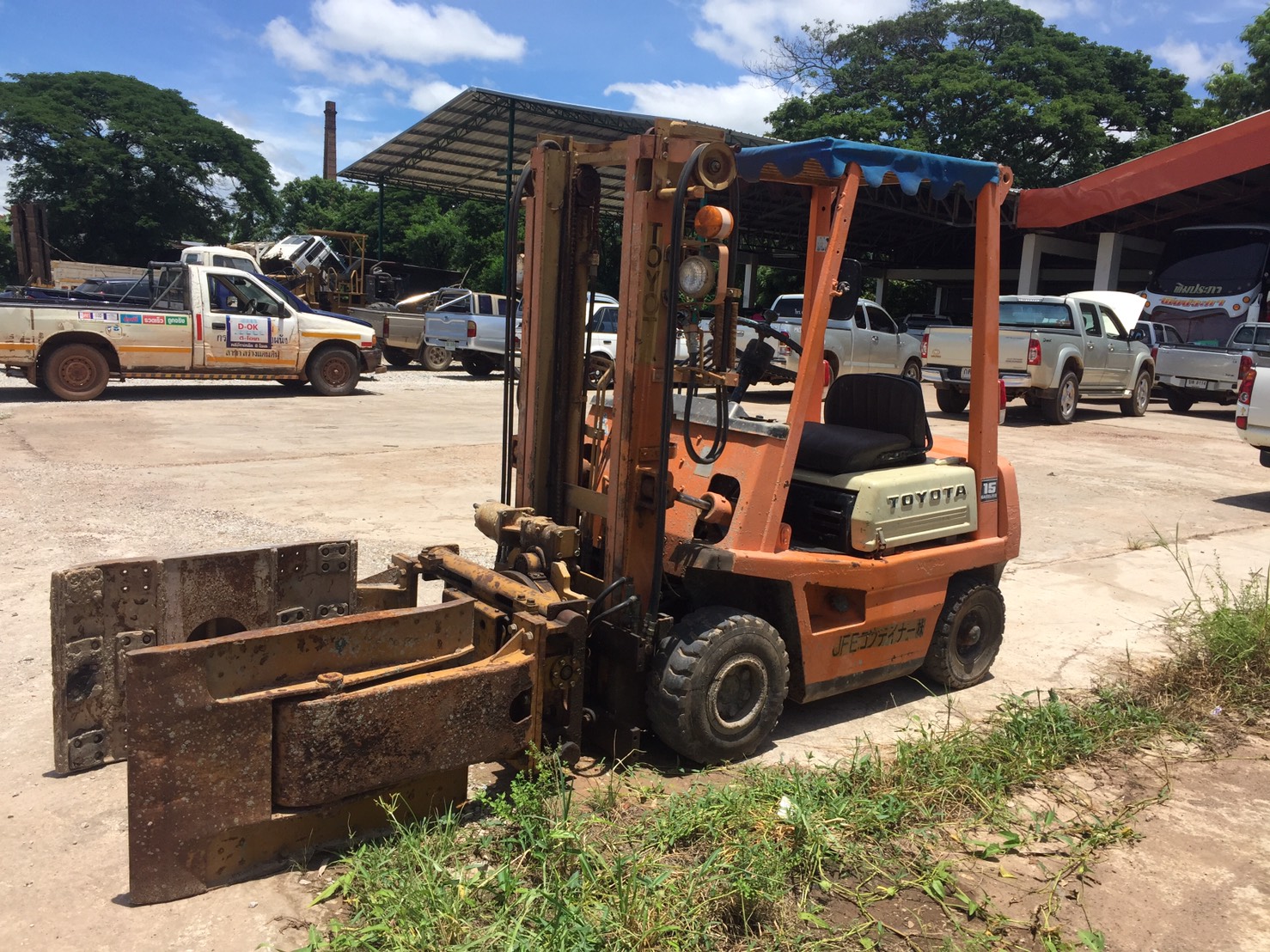 ขายด่วน รถหนีบวัสดุ ทั่วไป สภาพดี ใช้งานปกติ ติดต่อด่วน 0910617179