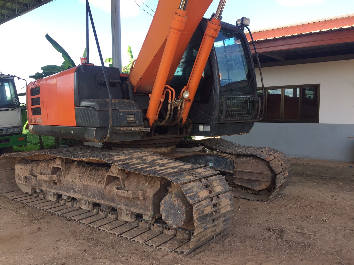 ขายด่วน แบคโฮ HITACHI ZX200-5G สภาพดีมาก เอกสารพร้อม ติดต่อด่วน 0910617179 ขายด่วน แบคโฮ HITACHI ZX200-5G สภาพดีมาก เอกสารพร้อม ติดต่อด่วน 0910617179