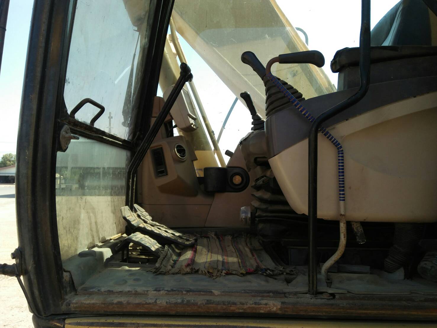 ขายด่วน.  รถแบคโฮ. CAT 320 C เอกสารพร้อม  สภาพดีมาก ติดต่อด่วน 0910617179