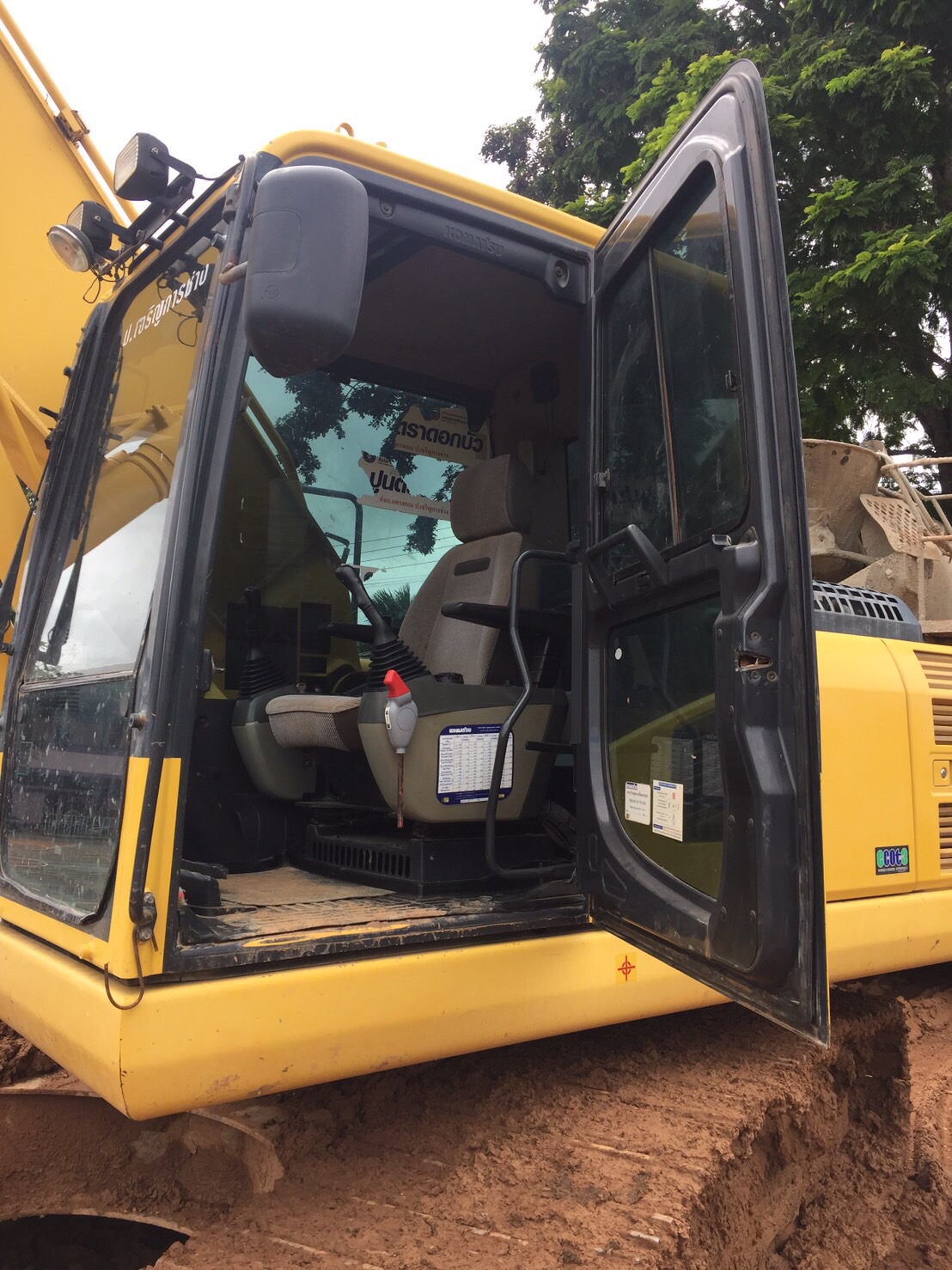 ขายด่วน KOMATSU PC 200-8MO สภาพดีมาก ติดต่อด่วน 0910617179