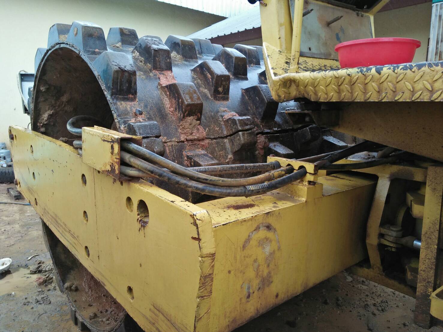 ขายด่วน รถบด 10 ตัน 2 เพลา สภาพดี เล่มพร้อม ติดต่อด่วน 0910617179 ขายด่วน รถบด 10 ตัน 2 เพลา สภาพดี เล่มพร้อม ติดต่อด่วน 0910617179