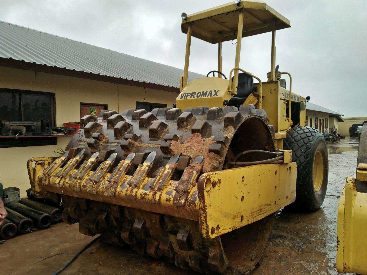 ขายด่วน รถบด 10 ตัน 2 เพลา สภาพดี เล่มพร้อม ติดต่อด่วน 0910617179