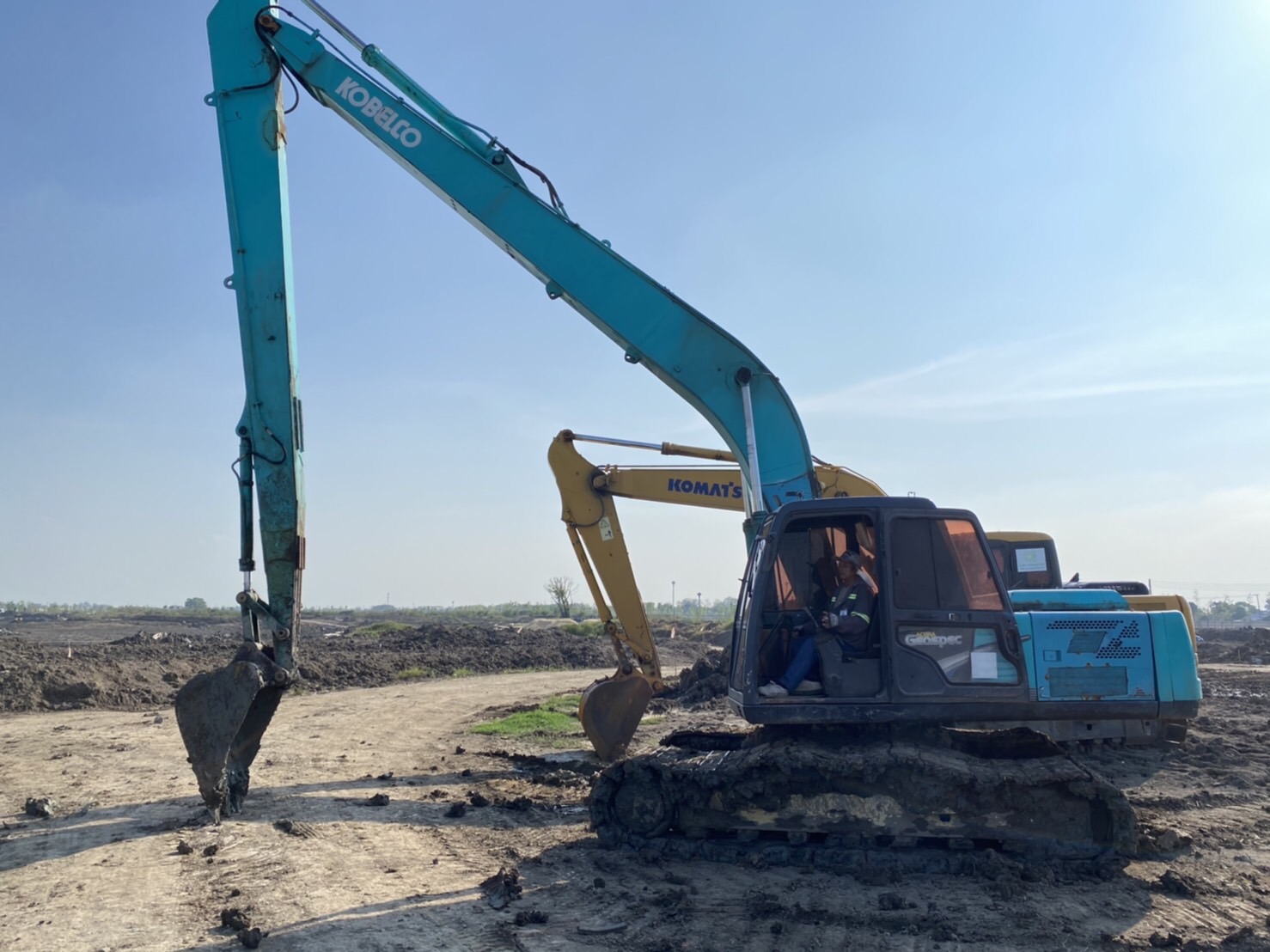 ขายด่วน รถแบคโฮ KOBELCO SK200 สภาพดี เอกสารพร้อม ติดต่อด่วน 0910617179