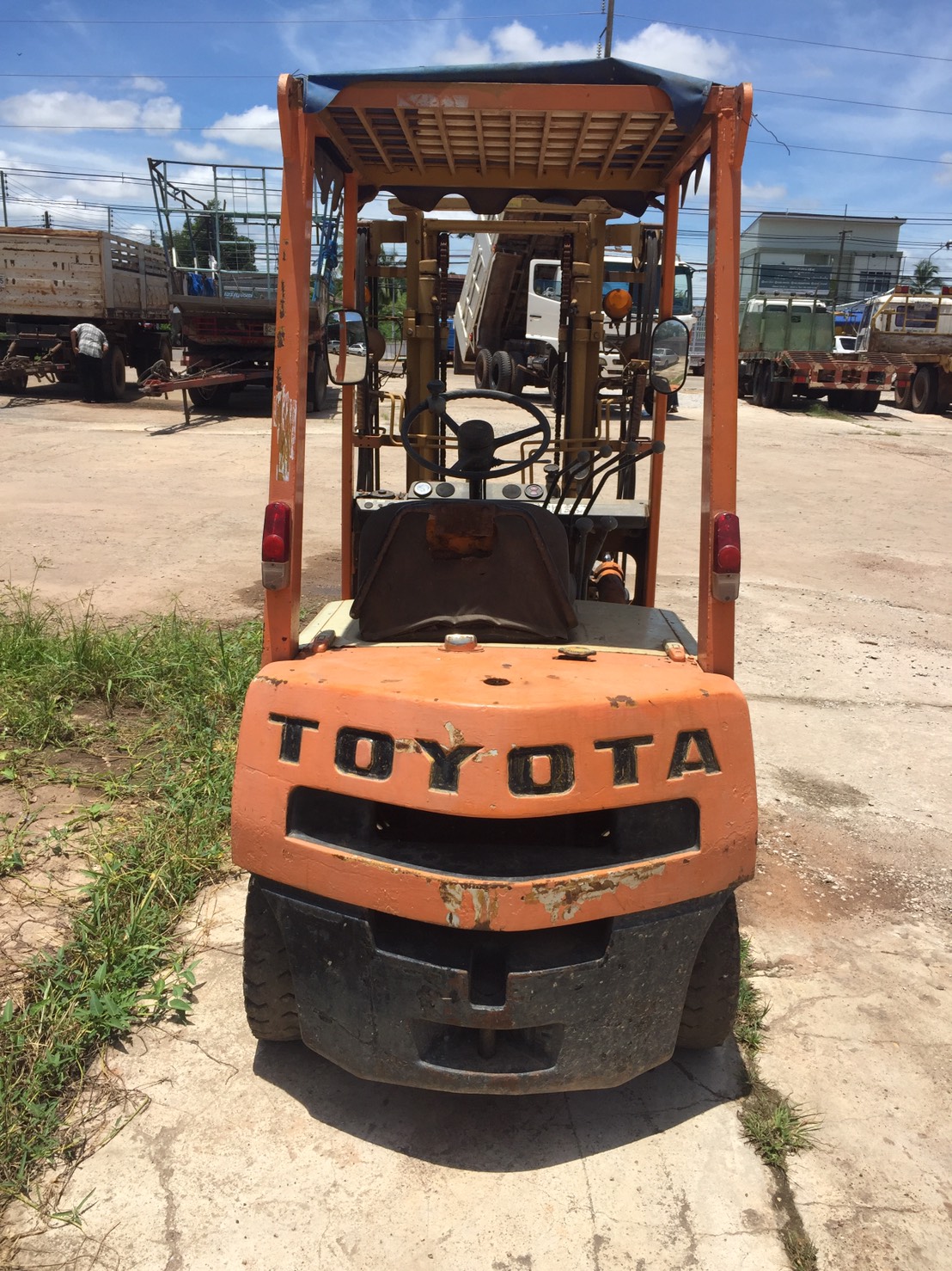 ขายด่วน รถหนีบวัสดุ ทั่วไป สภาพดี ใช้งานปกติ ติดต่อด่วน 0910617179