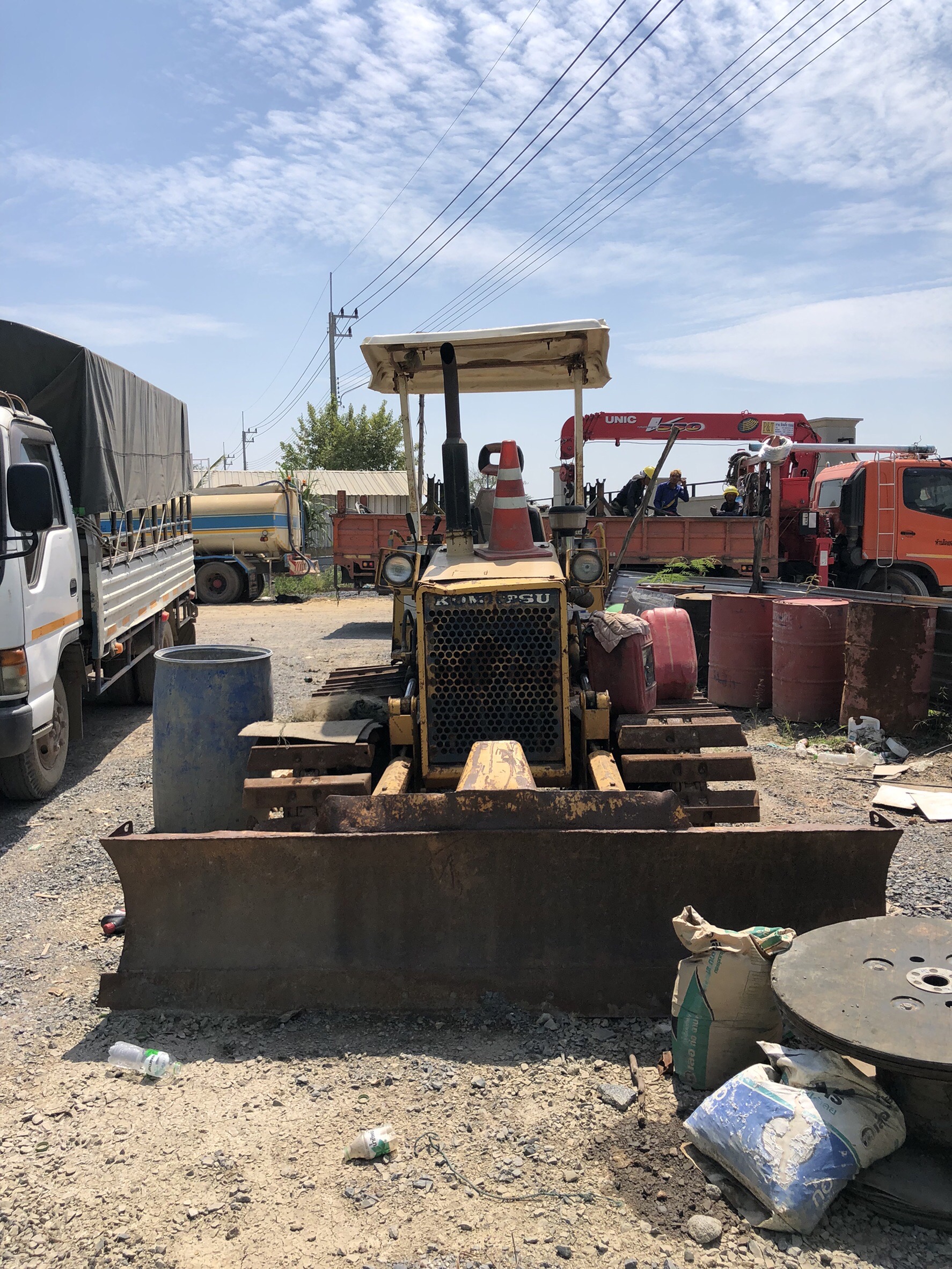 ขายด่วน รถแทร็กเตอร์ KOMATSU D20P-6 สภาพดี เล่มพร้อม ติดต่อด่วน 0910617179