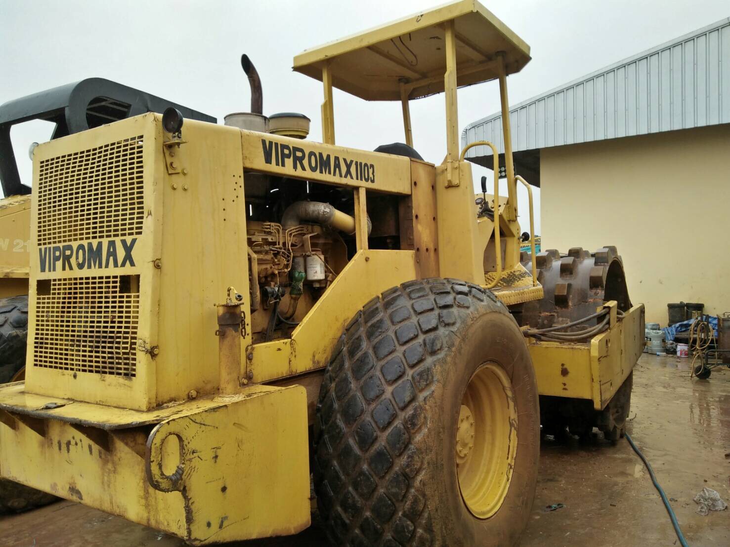 ขายด่วน รถบด 10 ตัน 2 เพลา สภาพดี เล่มพร้อม ติดต่อด่วน 0910617179 ขายด่วน รถบด 10 ตัน 2 เพลา สภาพดี เล่มพร้อม ติดต่อด่วน 0910617179