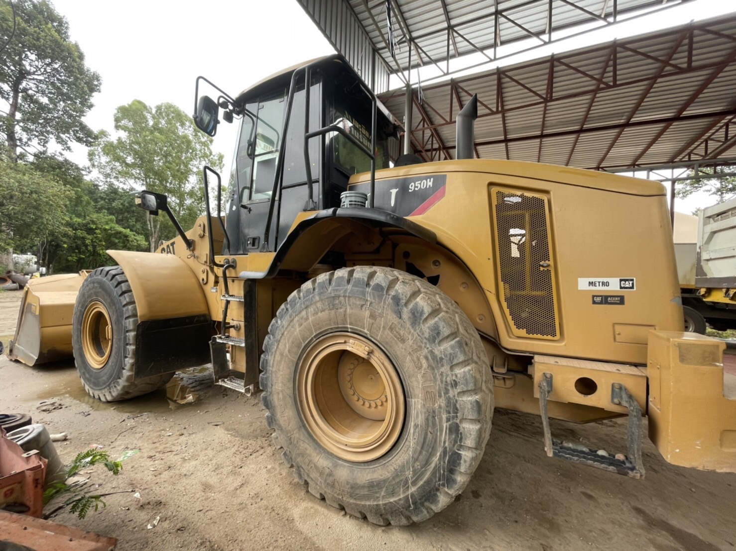 ขายด่วน. รถตักล้อยาง CAT 950H สภาพดีมาก เอกสารพร้อม ติดต่อด่วน 0910617179