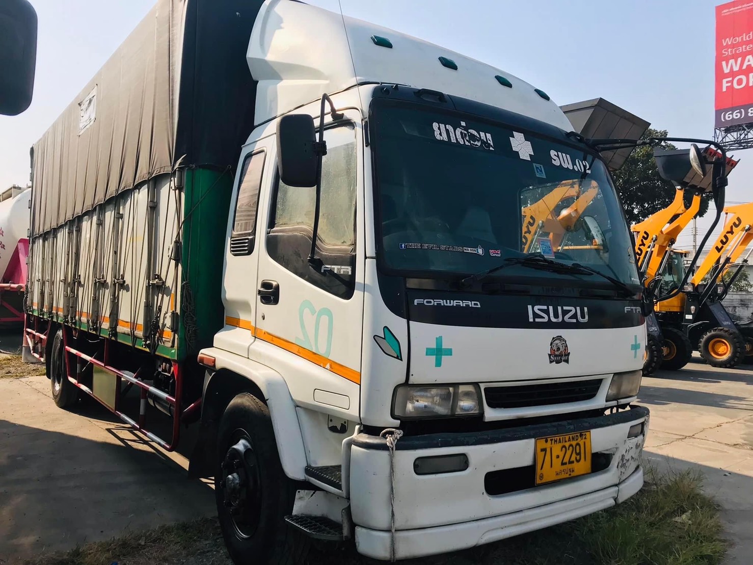 อีซูซุ FTR33P เครื่อง 200 แรงม้า ปี49ยาว7.20เมตรตู้ 10 บาน ราคา 570,000 บาทสนใจติดต่อ 0894999004