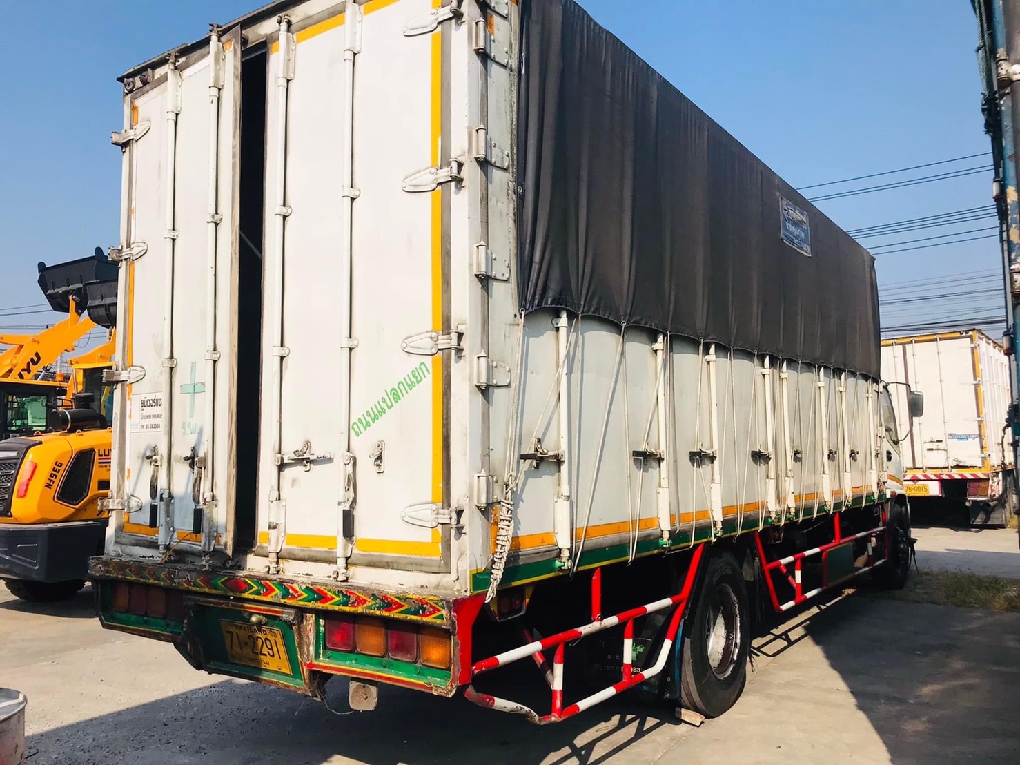 อีซูซุ FTR33P เครื่อง 200 แรงม้า ปี49ยาว7.20เมตรตู้ 10 บาน ราคา 570,000 บาทสนใจติดต่อ 0894999004